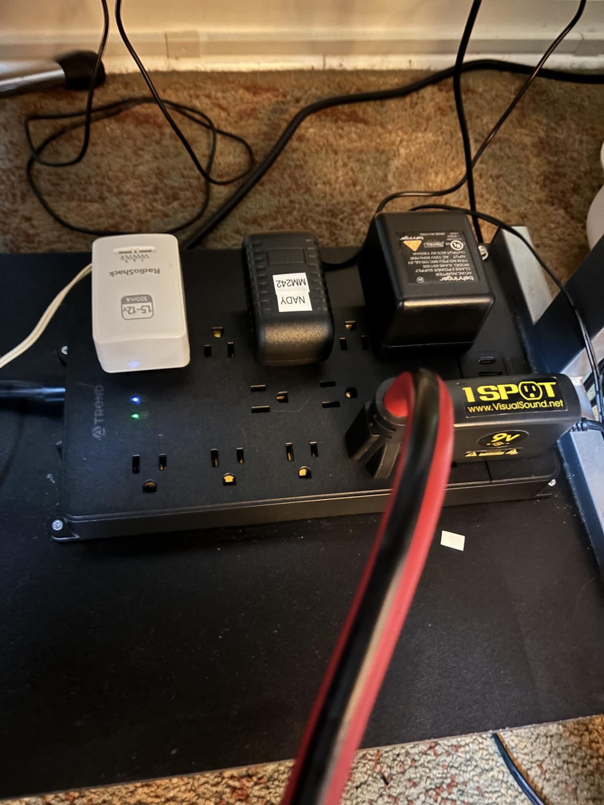 TROND Surge Protector Power Strip, 4000 Joules, ETL Listed, 13 Widely-Spaced Outlets with USB C Ports, Low-Profile Flat Plug customer photo 1