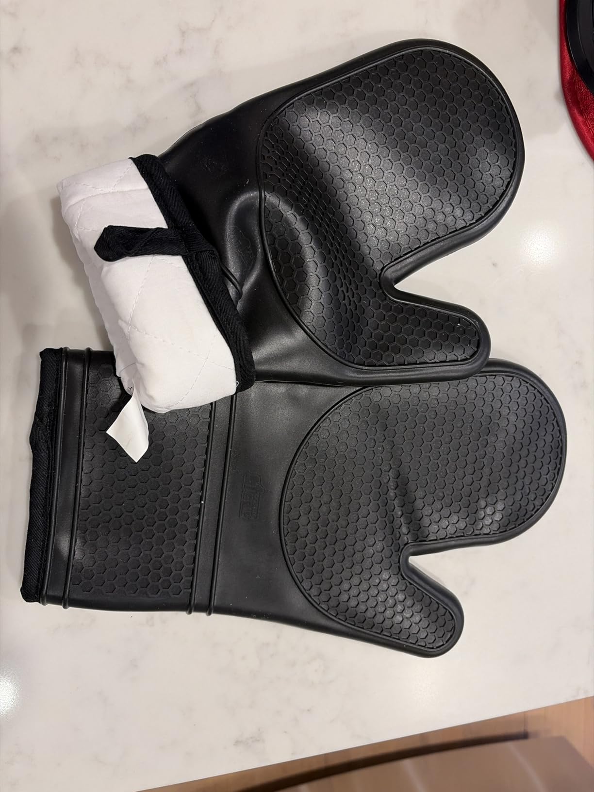 GORILLA GRIP BPA-Free Soft Silicone Oven Mitts and Pot Holders Sets of 4, Heat Resistant Waterproof Cooking Gloves, Thick Cotton Lining, Flexible Gripping for Baking Grilling, Kitchen Trivets, Black - Customer Photo 1