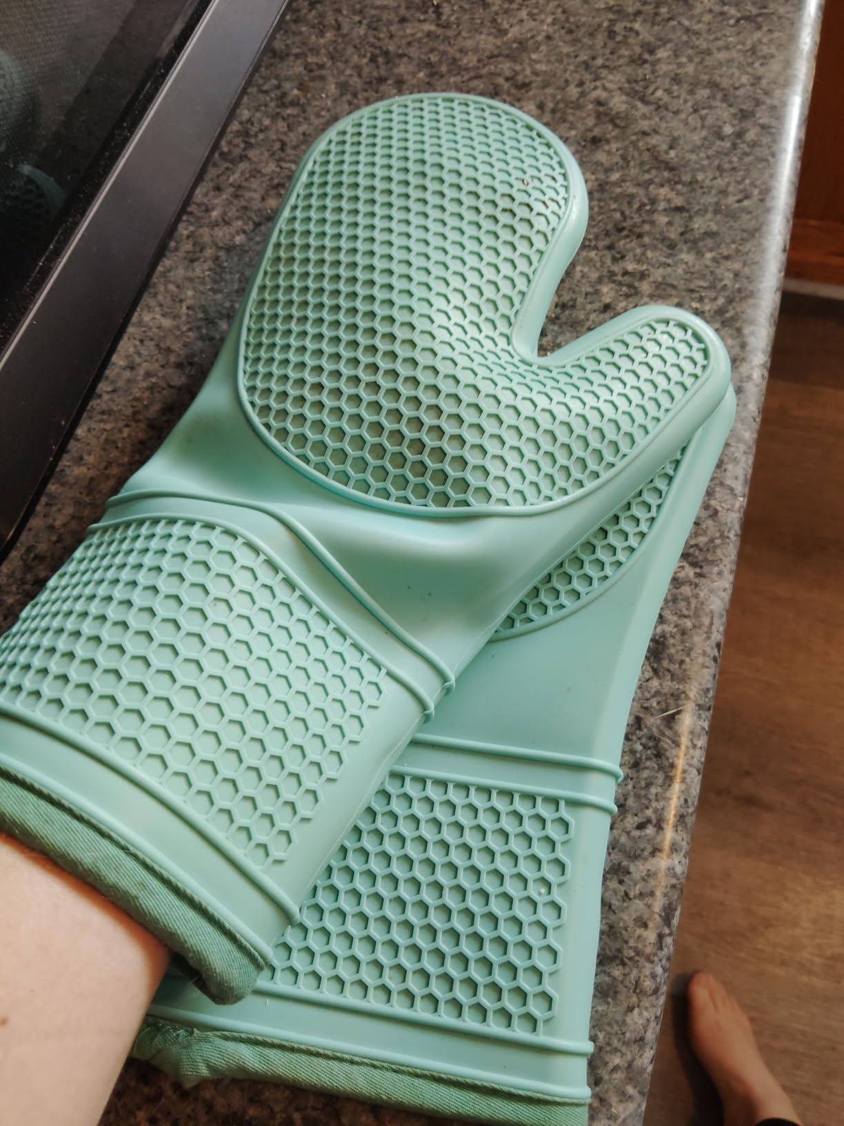 GORILLA GRIP BPA-Free Soft Silicone Oven Mitts and Pot Holders Sets of 4, Heat Resistant Waterproof Cooking Gloves, Thick Cotton Lining, Flexible Gripping for Baking Grilling, Kitchen Trivets, Black - Customer Photo 2