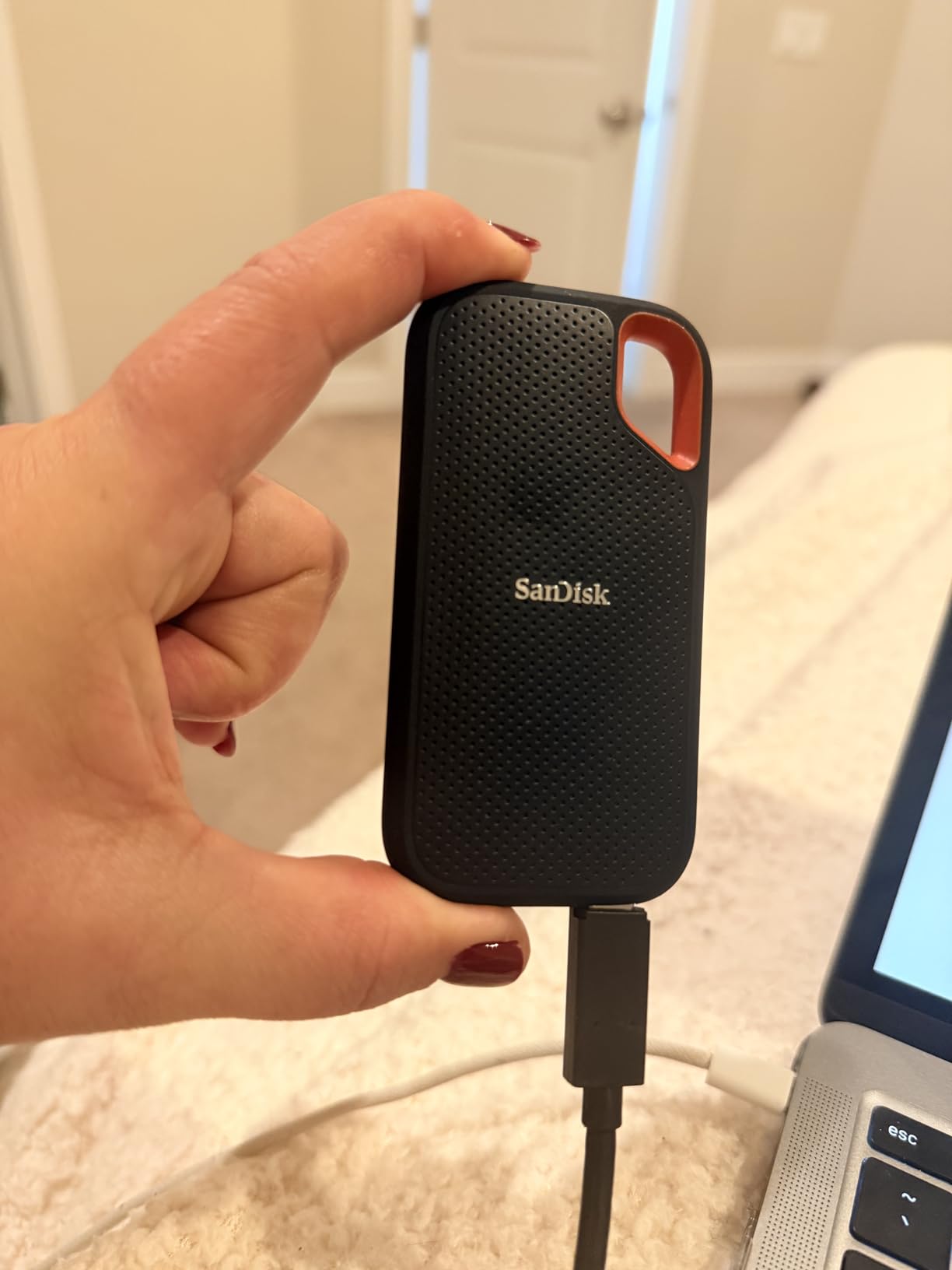 SANDISK 1TB Extreme Portable SSD - Up to 1050MB/s, USB-C, USB 3.2 Gen 2, IP65 Water and Dust Resistance, Updated Firmware - External Solid State Drive - SDSSDE61-1T00-G25 customer photo 2