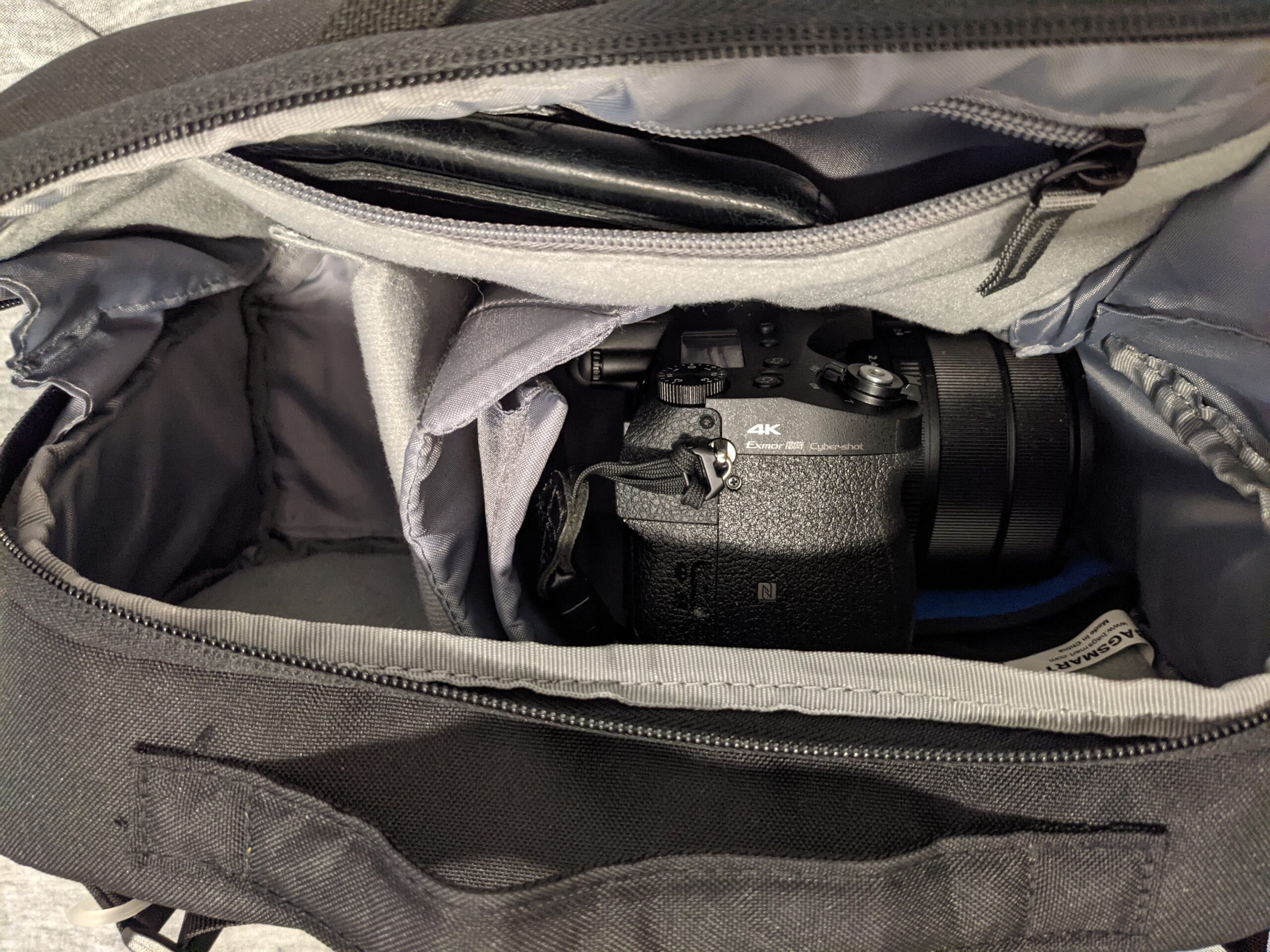 BAGSMART Bag for DSLR Camera, Waterproof Crossbody Camera Case with Padded Shoulder Strap, Anti-Theft Shoulder Bag, Black - Customer Photo 5