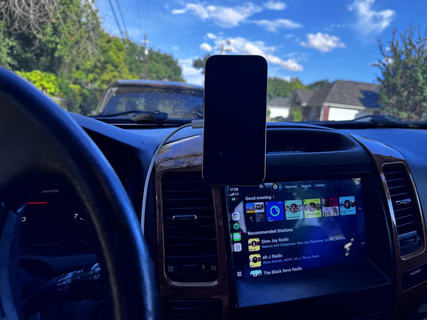 ESR for MagSafe Car Mount Charger,15W Magnetic Wireless Car Charger, for MagSafe Car Charging, Air Vent Dashboard Phone Holder Mount for iPhone Air 17 Pro Max 16 15 14 13 12, Galaxy S25, Fast Charging - Customer Photo 1