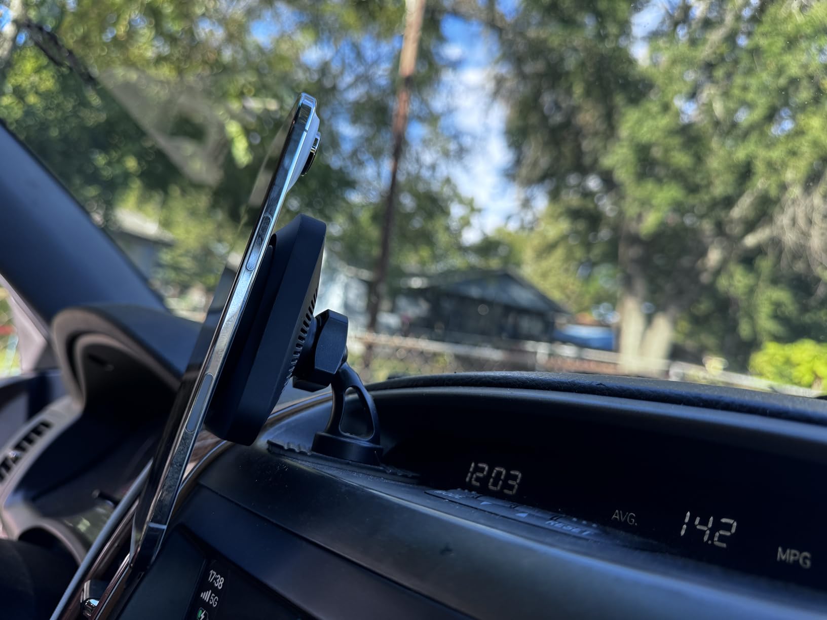 ESR for MagSafe Car Mount Charger,15W Magnetic Wireless Car Charger, for MagSafe Car Charging, Air Vent Dashboard Phone Holder Mount for iPhone Air 17 Pro Max 16 15 14 13 12, Galaxy S25, Fast Charging - Customer Photo 2