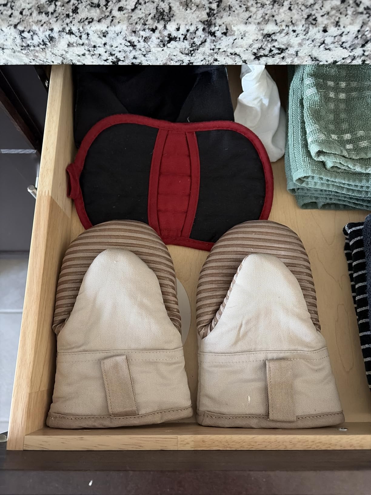 KitchenAid Beacon Two-Tone Non-Slip Mini Oven Mitt Set, Milkshake/Beige, 5.5 KitchenAid Beacon Two-Tone Non-Slip Mini Oven Mitt Set, Milkshake/Beige, 5.5