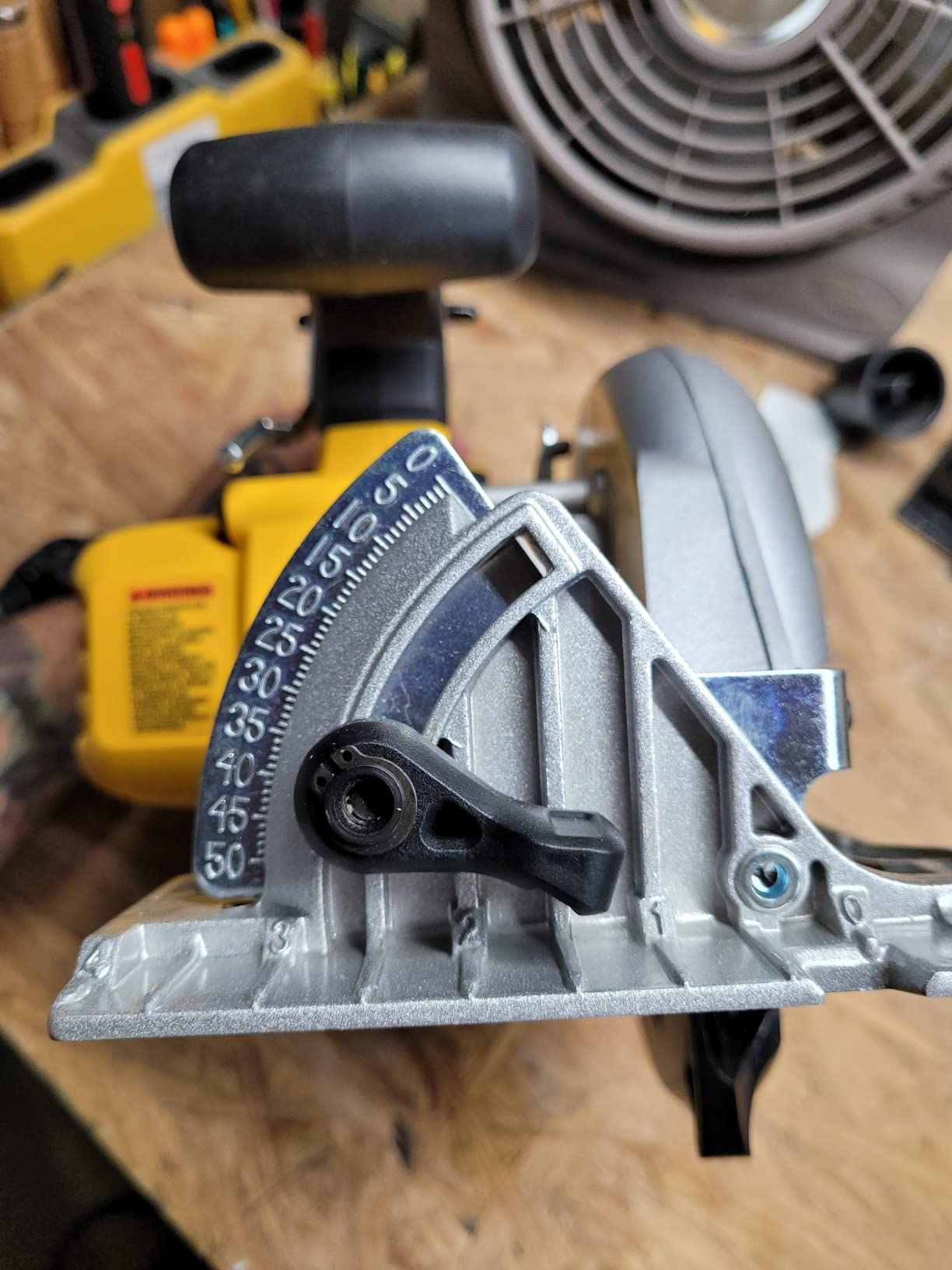 DEWALT 20V MAX* 6-1/2 in. Brushless Cordless Circular Saw, Tool Only (DCS565B) Customer Review DEWALT 20V MAX* 6-1/2 in. Brushless Cordless Circular Saw, Tool Only (DCS565B) - Customer Photo 4