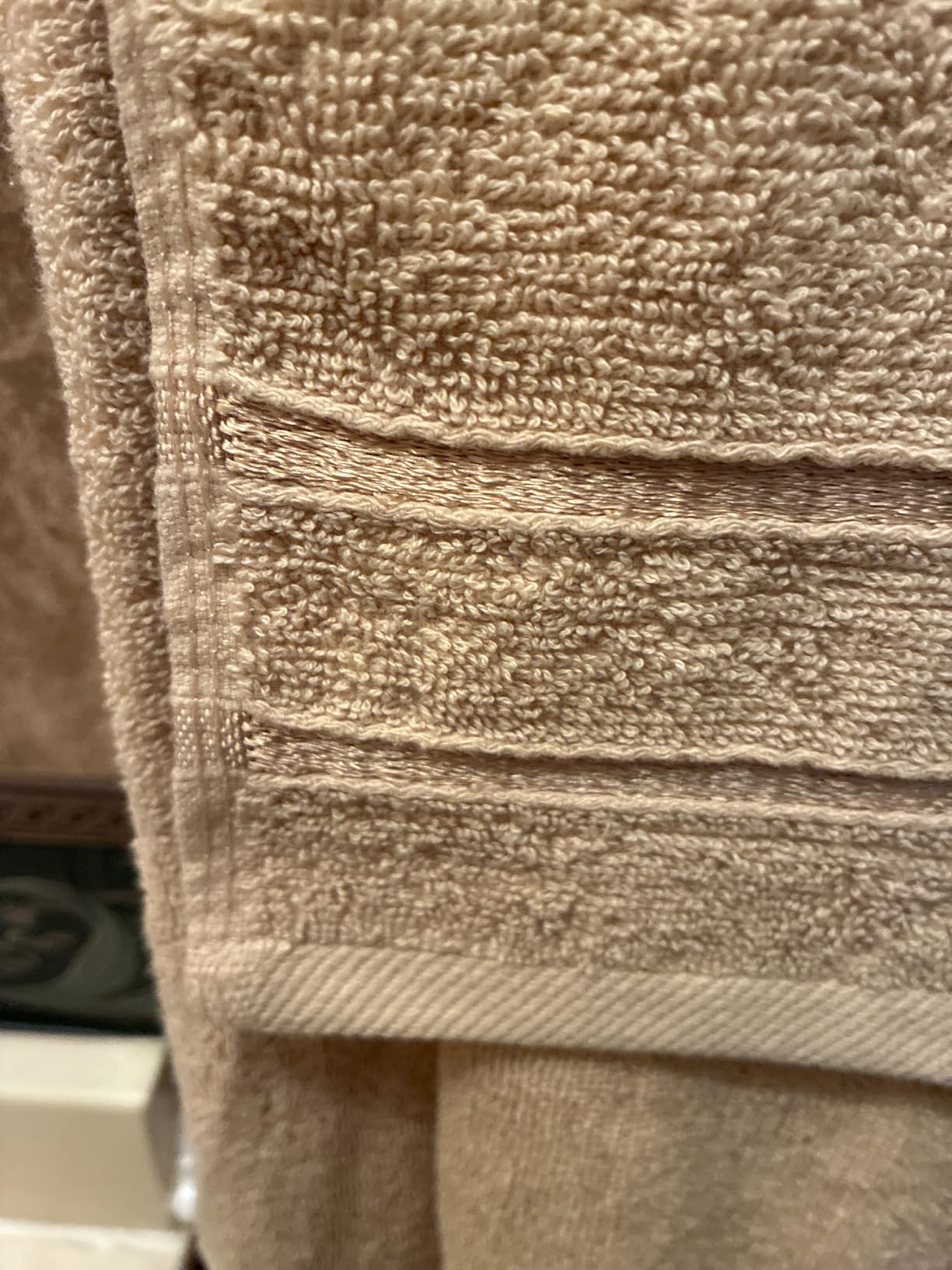 Utopia Towels 8 Piece Luxury Towel Set, 2 Bath, 2 Hand, and 4 Wash Cloths, 600 GSM Ring Spun Cotton, Highly Absorbent Viscose Stripe Towels, Ideal for Everyday use, Cool Grey Customer Review Utopia Towels 8 Piece Luxury Towel Set, 2 Bath, 2 Hand, and 4 Wash Cloths, 600 GSM Ring Spun Cotton, Highly Absorbent Viscose Stripe Towels, Ideal for Everyday use, Cool Grey - Customer Photo 2