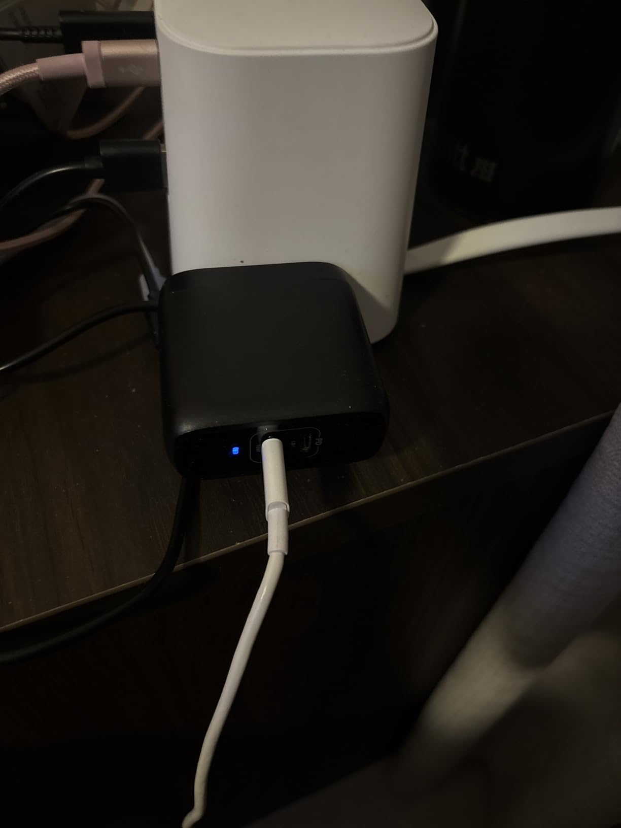 Amazon Basics 20W One-Port USB-C Wall Charger with Power Delivery PD for Tablets & Phones (iPhone 16/15/14/13/12/11/X, iPad, Samsung, and more), non-PPS, 1.81 x 1.73 x 1.09 inches, White - Customer Photo 2