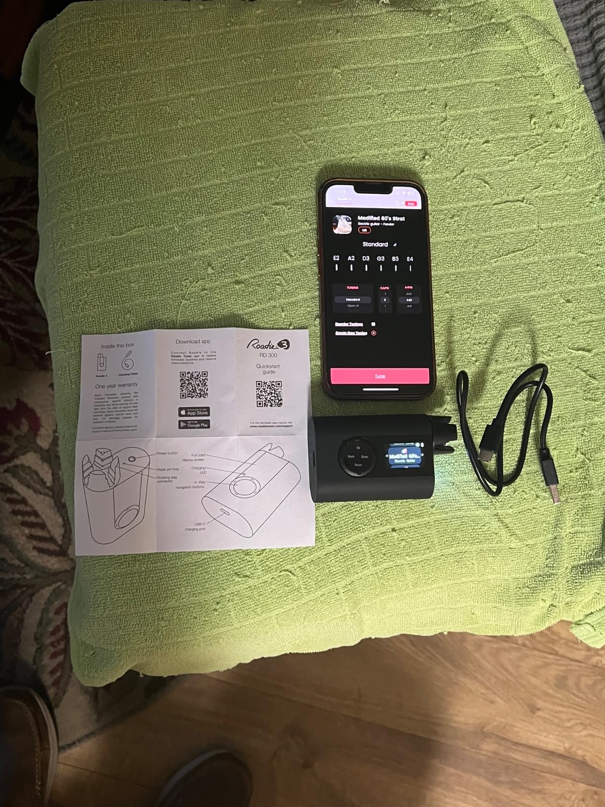 ROADIE 3 | Smart Automatic Guitar Tuner, Metronome & String Winder | For Electric Guitars, Acoustic Guitars, 12-String Guitars, Ukulele, Banjo, Mandolin | 150+ Alternate Tunings - Customer Photo 1