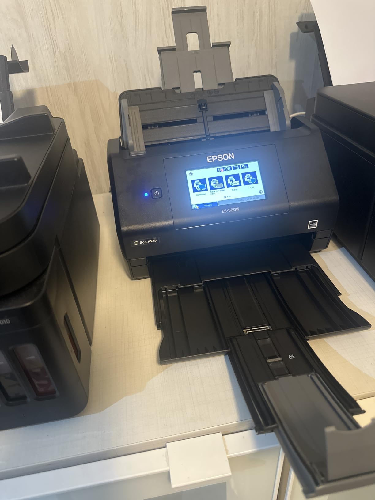 Epson WorkForce ES-580W Wireless Color Duplex Desktop Document Scanner with 100-sheet Auto Feeder and 4.3