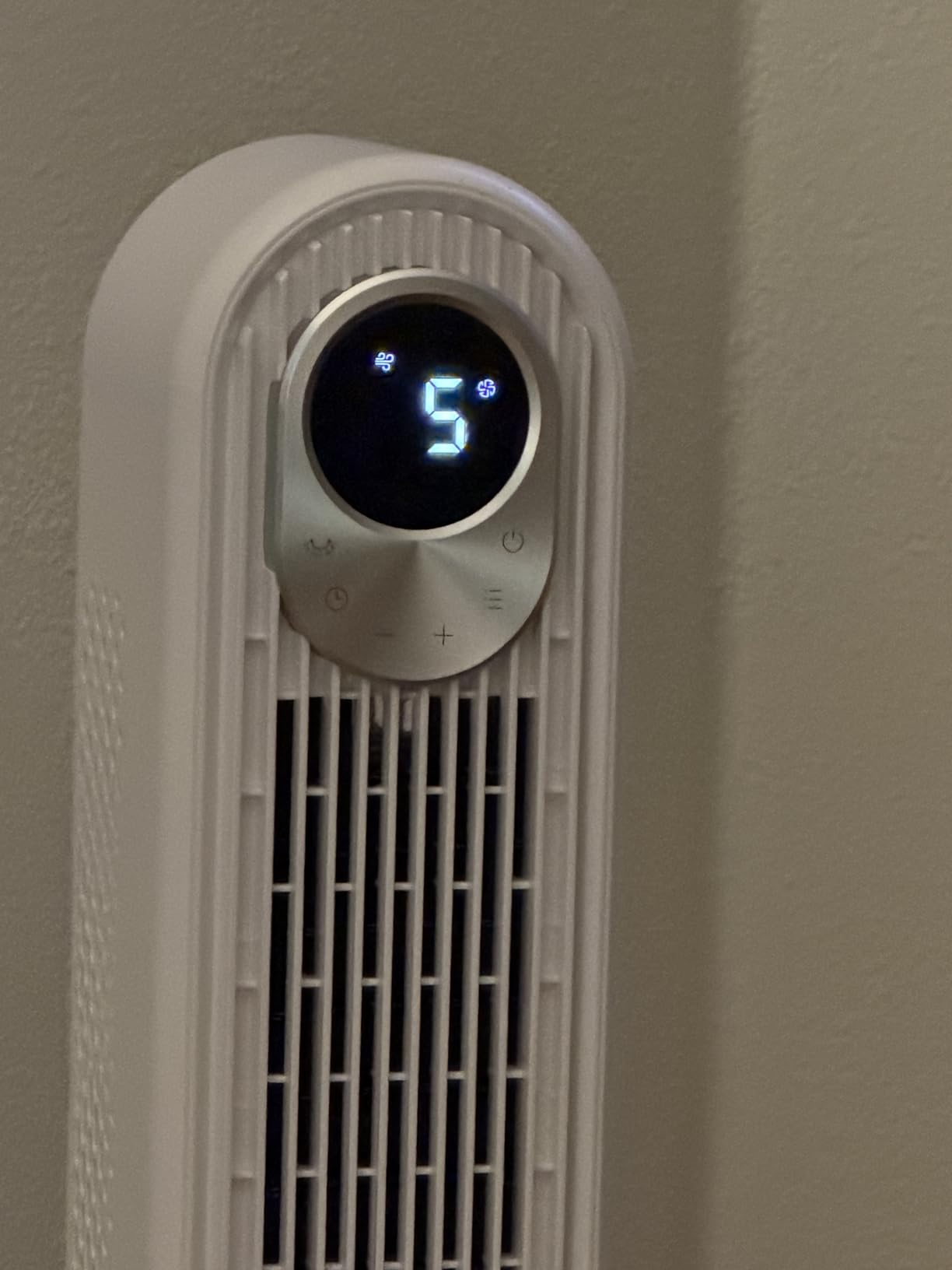 Dreo Tower Fan 42 Inch,Quiet Oscillating Bladeless Fan with Remote, 6 Speeds, 4 Modes, LED Display, 12H Timer, Black Floor Standing Fan Powerful for Indoor Home Bedroom Office Room Customer Review Dreo Tower Fan 42 Inch,Quiet Oscillating Bladeless Fan with Remote, 6 Speeds, 4 Modes, LED Display, 12H Timer, Black Floor Standing Fan Powerful for Indoor Home Bedroom Office Room - Customer Photo 2