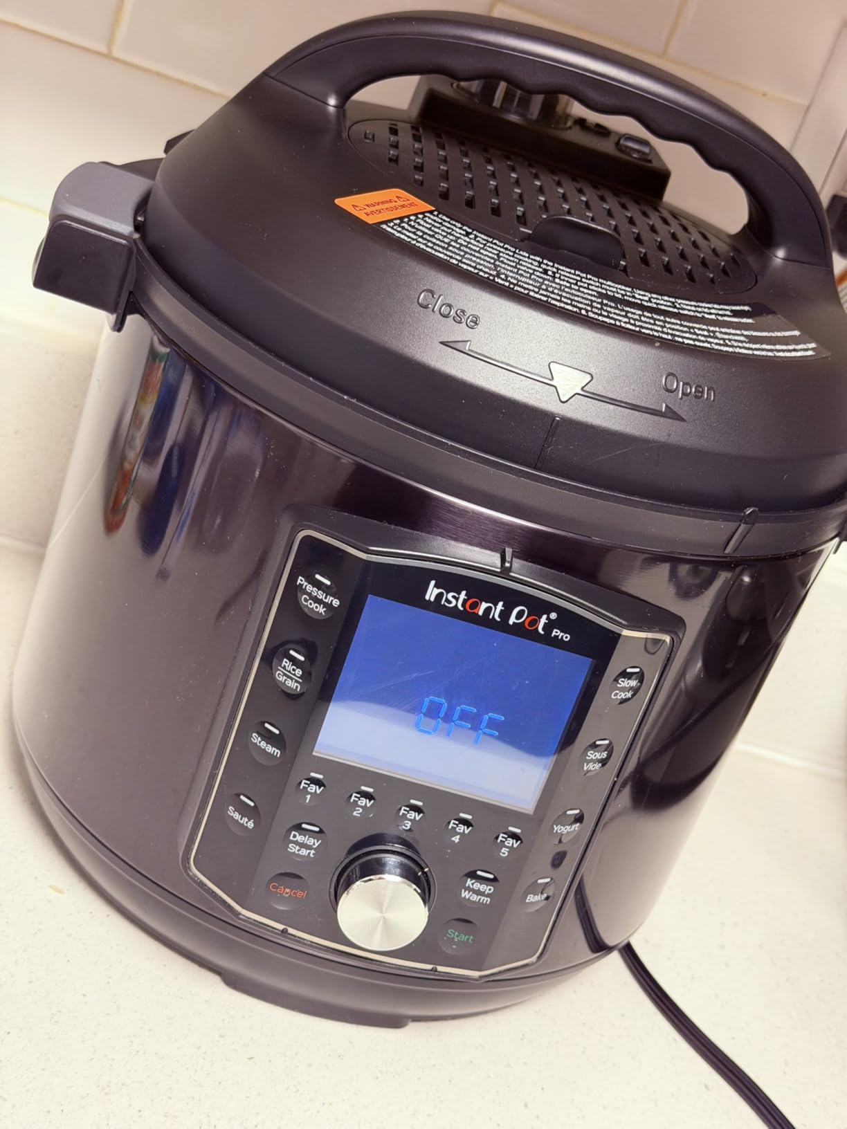 Instant Pot Pro (8 QT) 10-in-1 Pressure Cooker, Slow Cooker, Rice/Grain Cooker, Steamer, Sauté, Sous Vide, Yogurt Maker, Sterilizer, and Warmer, Includes App with Over 800 Recipes, Black customer photo 2