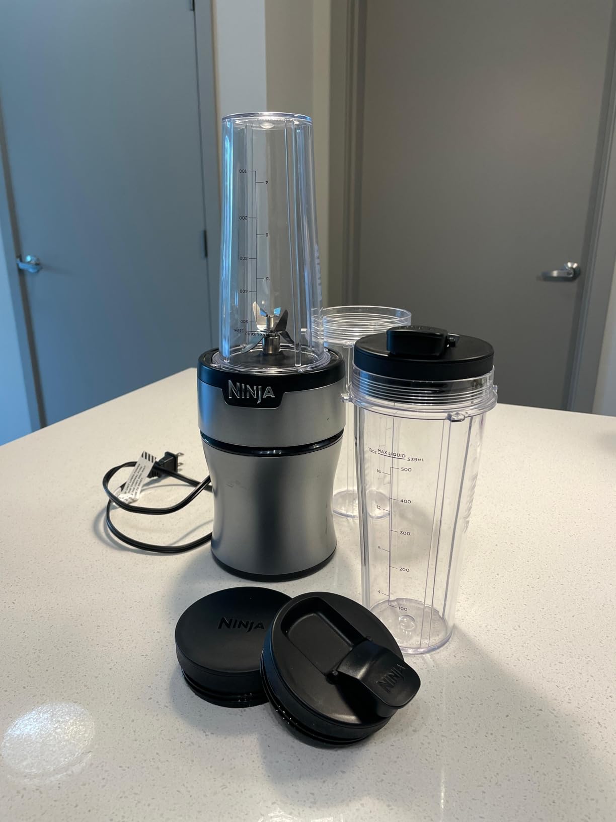 Ninja Blender Nutri Pro Single Serve, For Smoothies, Salsa, Shakes and Frozen Drinks, Includes 2 Smoothie Cups & Lids, Crushes Ice, Fruit & Veggies, Silver, BN401 - Customer Photo 2