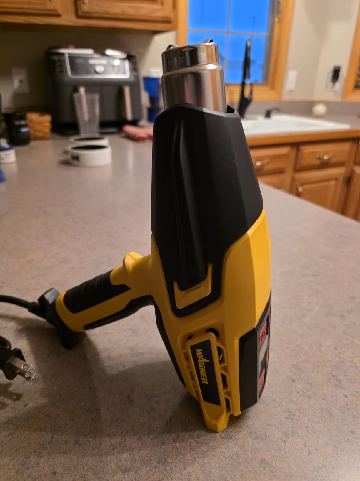 Wagner Spraytech 2417344 HT1000 Heat Gun Kit, 3 Nozzles Included, 2 Temp Settings 750ᵒF & 1000ᵒF, Great for Shrink Wrap, Soften Paint, Bend Plastic Pipes, Loosen Bolts and More - Customer Photo 2