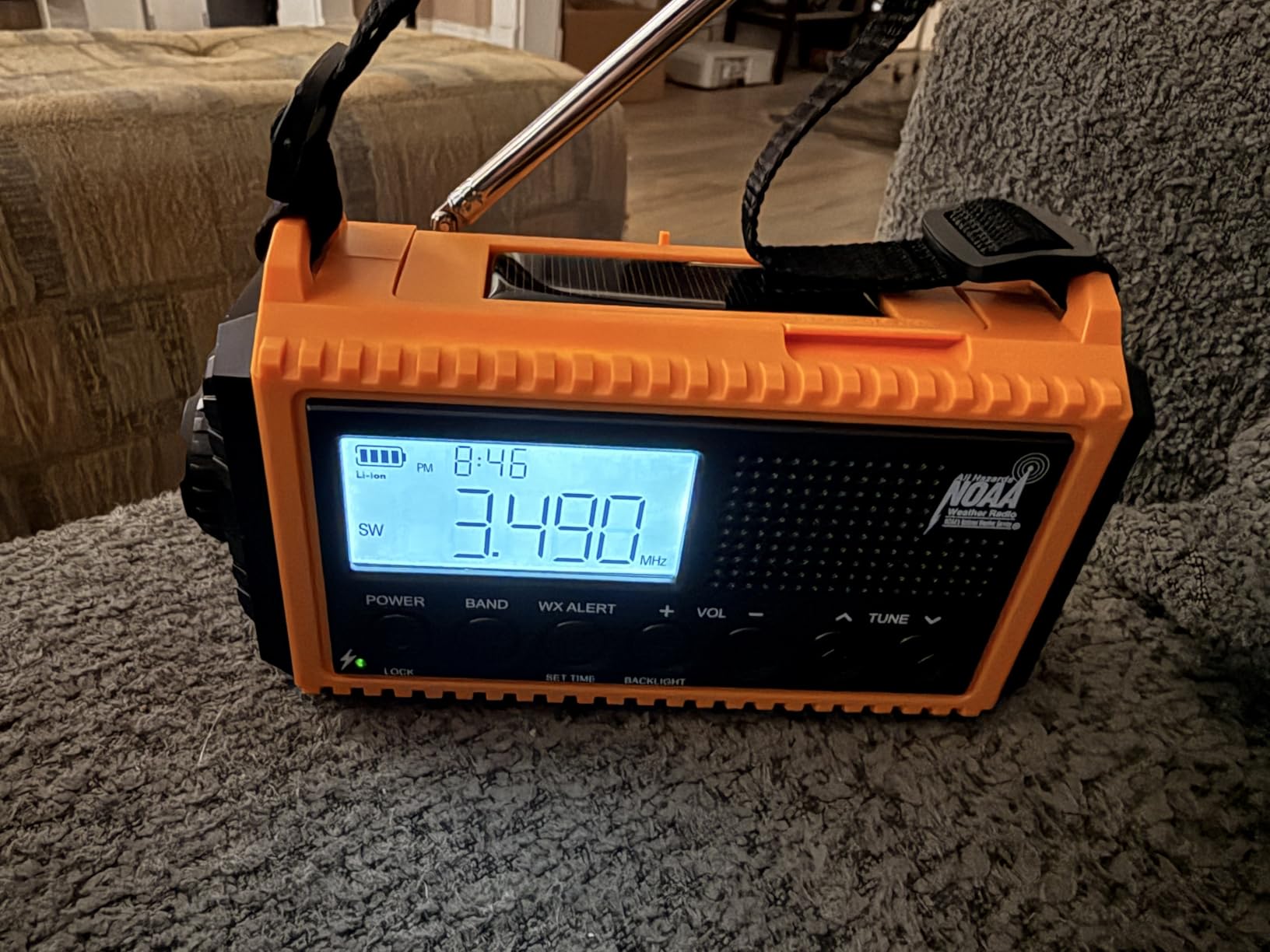 Raynic Emergency Radio, 5000mAh/18500mWh Weather Radio, Solar Hand Crank Radio with AM/FM/SW/NOAA Alert, Cell Phone Charger, Headphone Jack, Flashlight and SOS Siren - Customer Photo 2