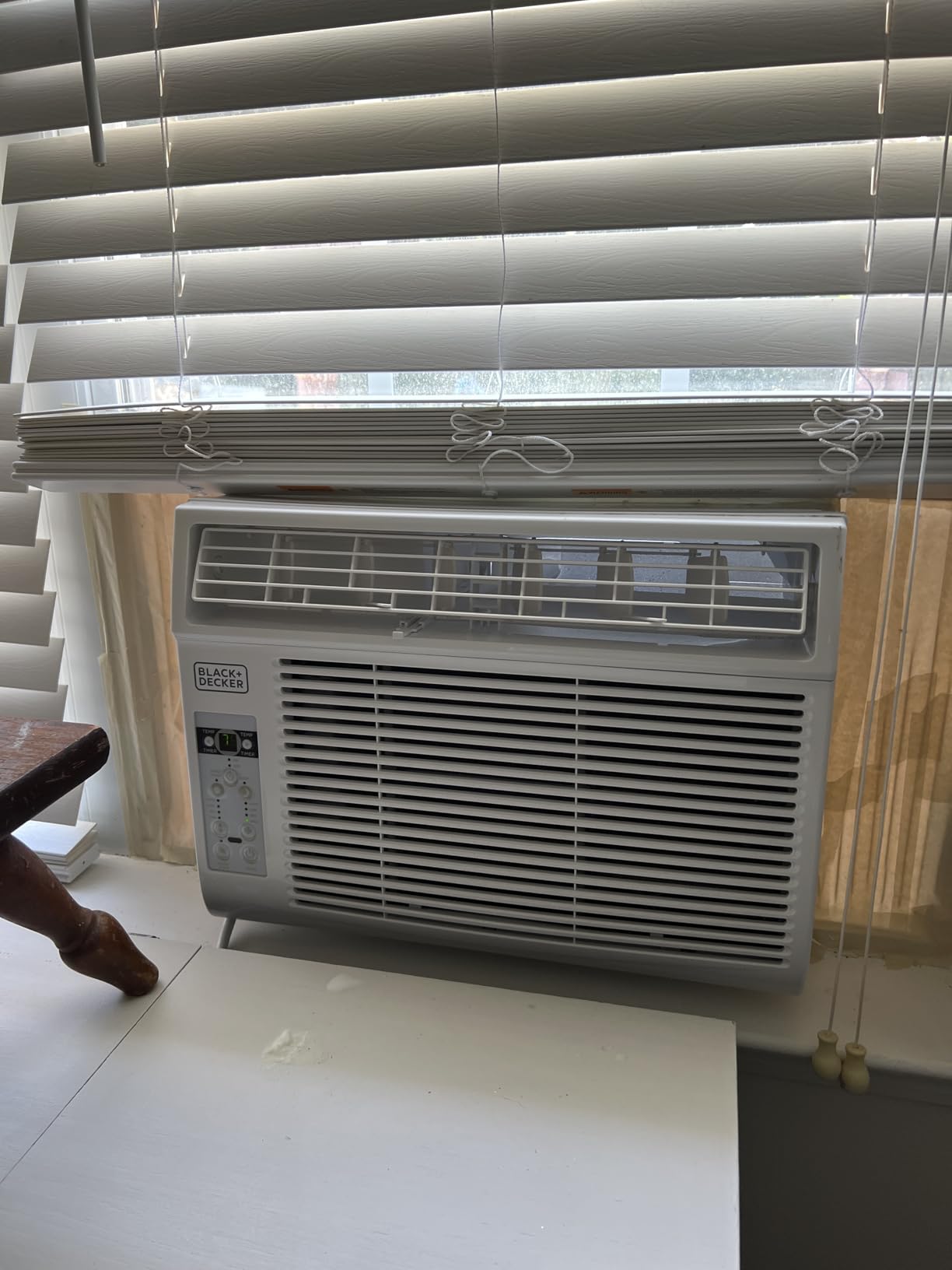 BLACK+DECKER Window Air Conditioner 14300 BTU, AC Window Unit Cools Up to 700 Square Feet, Window AC Unit with Remote Control, 3 Cooling Speeds and Fan Only Function, BD145WT6, White - Customer Photo 1