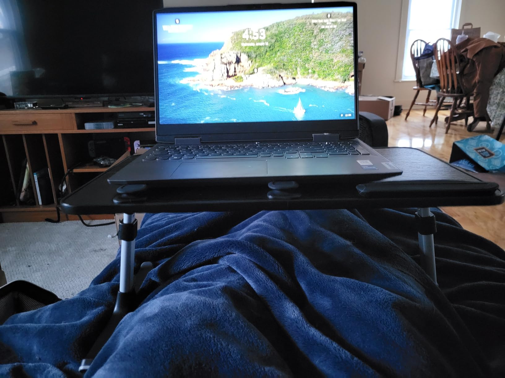 SAIJI Height & Angle Adjustable Laptop Stand for Bed, Lap Desk Bed Tray Table, Light Weight Foldable Portable Laptop Table for Couch Sofa Chair Floor Desk for Adults, Kids (Black) - Customer Photo 2