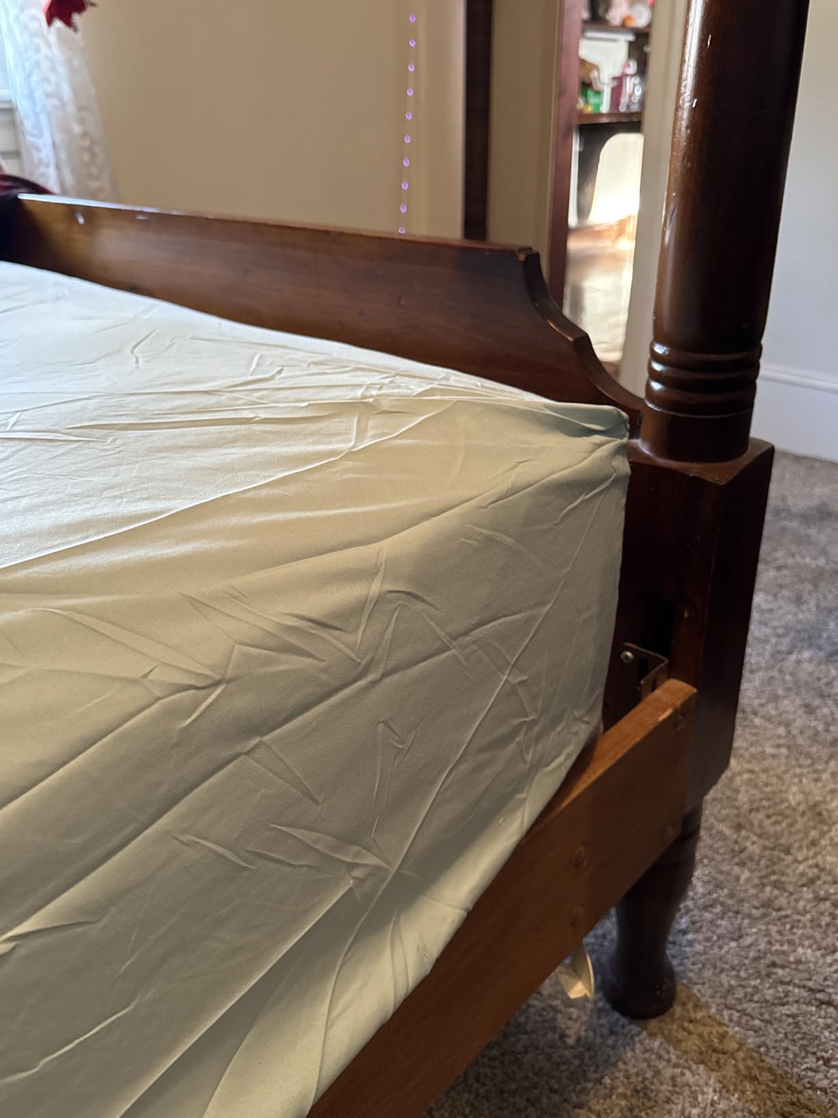 Royale Linens Fitted Sheet Queen - Ultra Soft 1800 Brushed Microfiber - Hotel Luxury Bottom Sheets - Wrinkle Free & Fade Resistant - Deep Pocket Fitted Sheet Only (Queen, White) Customer Review Royale Linens Fitted Sheet Queen - Ultra Soft 1800 Brushed Microfiber - Hotel Luxury Bottom Sheets - Wrinkle Free & Fade Resistant - Deep Pocket Fitted Sheet Only (Queen, White) - Customer Photo 1