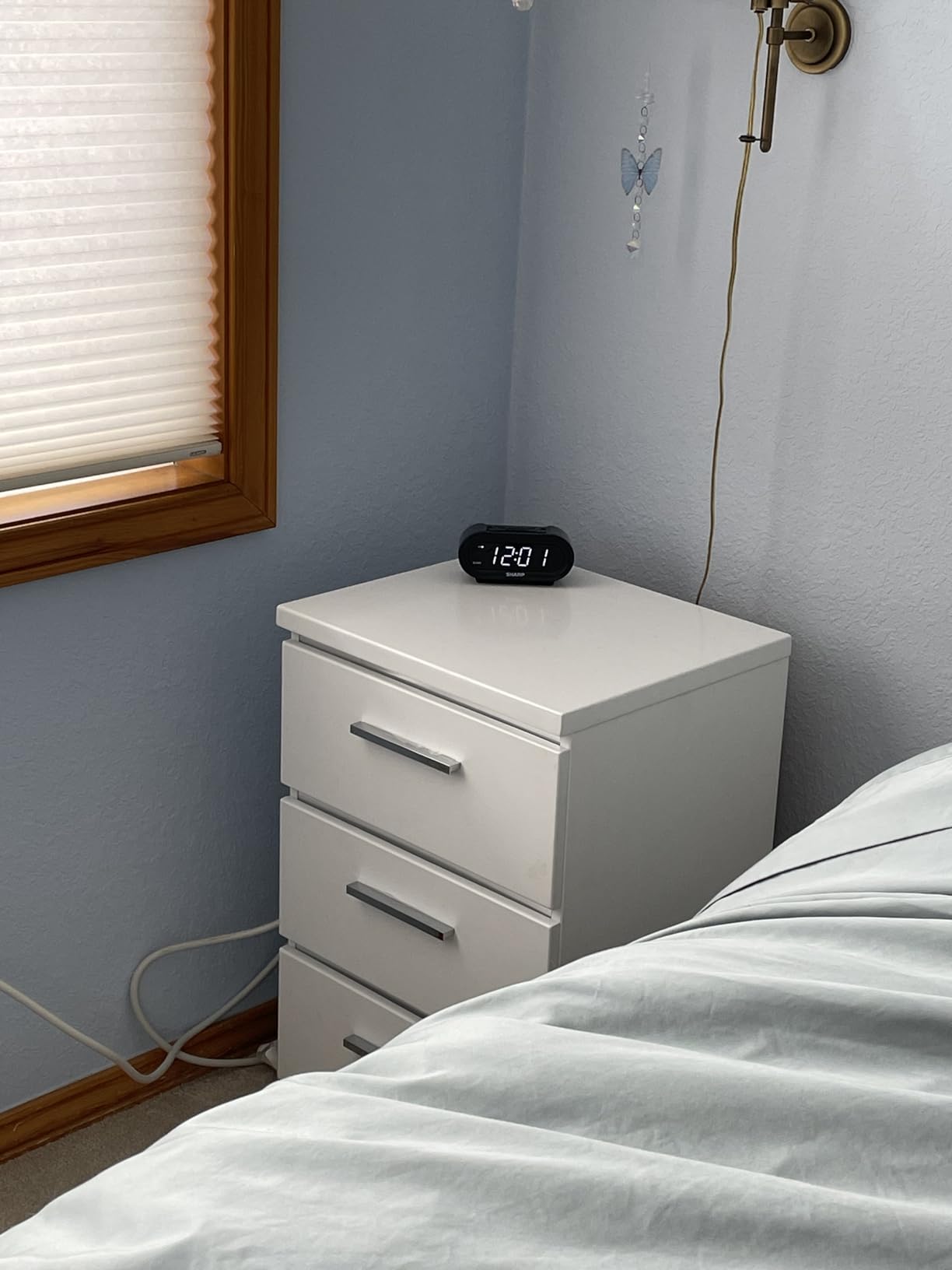 Sharp Digital Alarm with AccuSet - Automatic Smart Clock, Never Needs Setting - Great for Seniors, Kids, and Everyone who Doesn't Want to Set a Clock! Silver Case with Green LEDs Customer Review Sharp Digital Alarm with AccuSet - Automatic Smart Clock, Never Needs Setting - Great for Seniors, Kids, and Everyone who Doesn't Want to Set a Clock! Silver Case with Green LEDs - Customer Photo 1