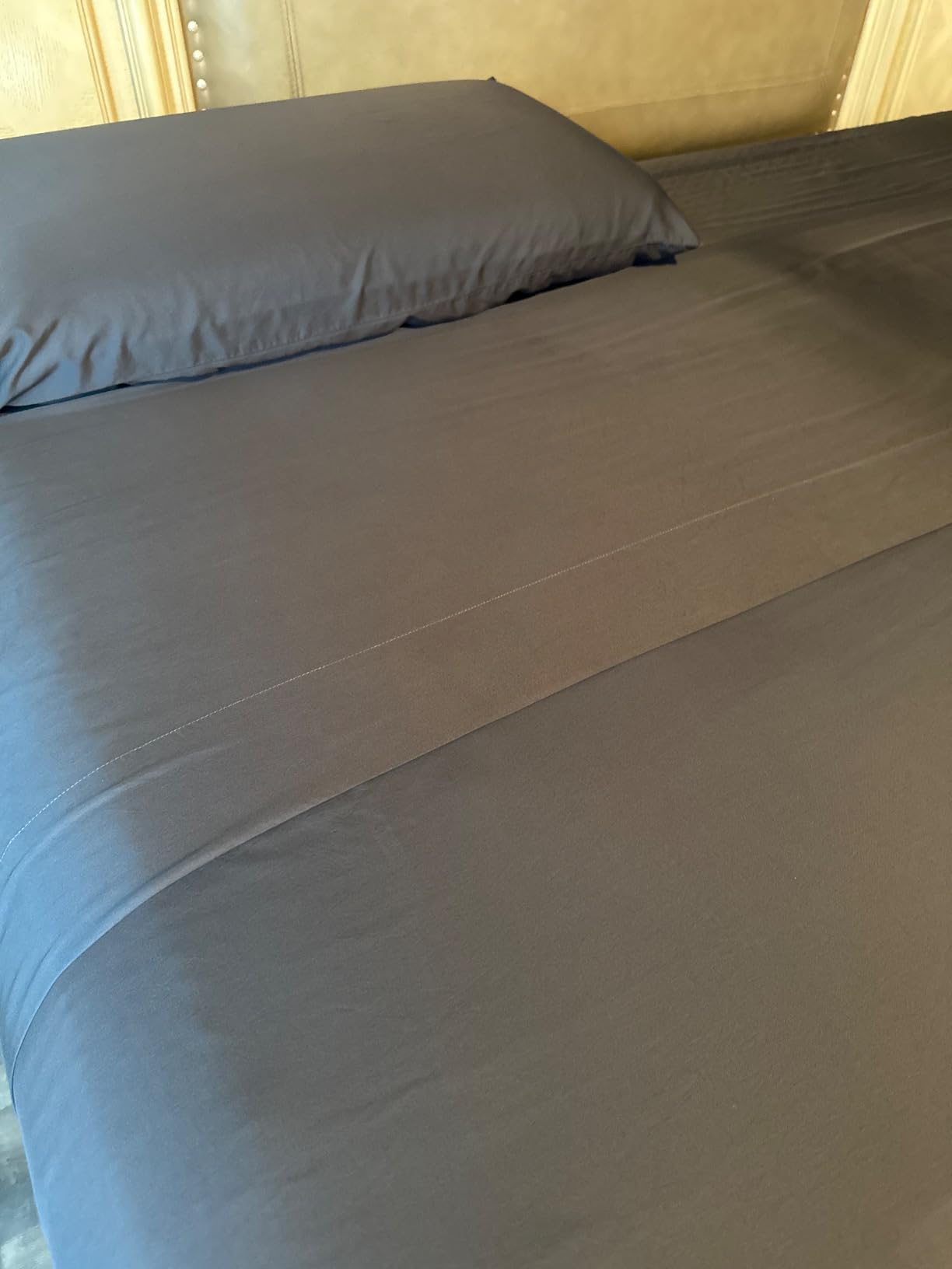 LUXOME Luxury Sheet Set | 100% Rayon (Viscose) from Bamboo | King Size - Ivory | Deep Pockets | 4-Piece Set (Fitted, Flat, 2 Pillowcases) Customer Review LUXOME Luxury Sheet Set | 100% Rayon (Viscose) from Bamboo | King Size - Ivory | Deep Pockets | 4-Piece Set (Fitted, Flat, 2 Pillowcases) - Customer Photo 2