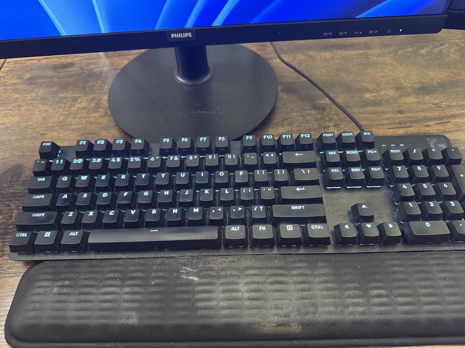 Logitech G413 SE Full-Size Mechanical Gaming Keyboard - Backlit Keyboard with Tactile Mechanical Switches, Anti-Ghosting, Compatible with Windows, macOS - Black Aluminum customer photo 2