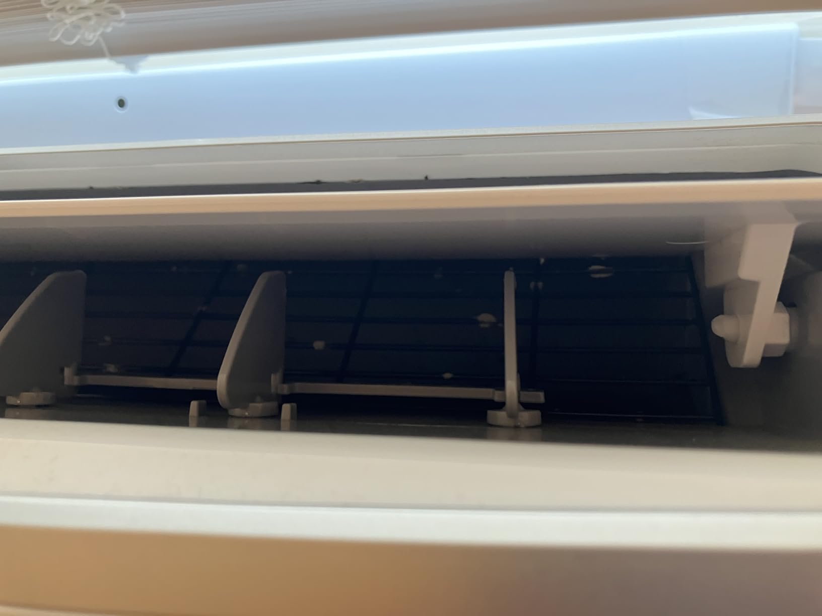 Frigidaire Gallery 10,000 BTU Smart Inverter Window Air Conditioner & Dehumidifier with Remote, 115V, Cools up to 450 Sq. Ft. for Apartment, Bedroom, Medium Rooms - Customer Photo 2