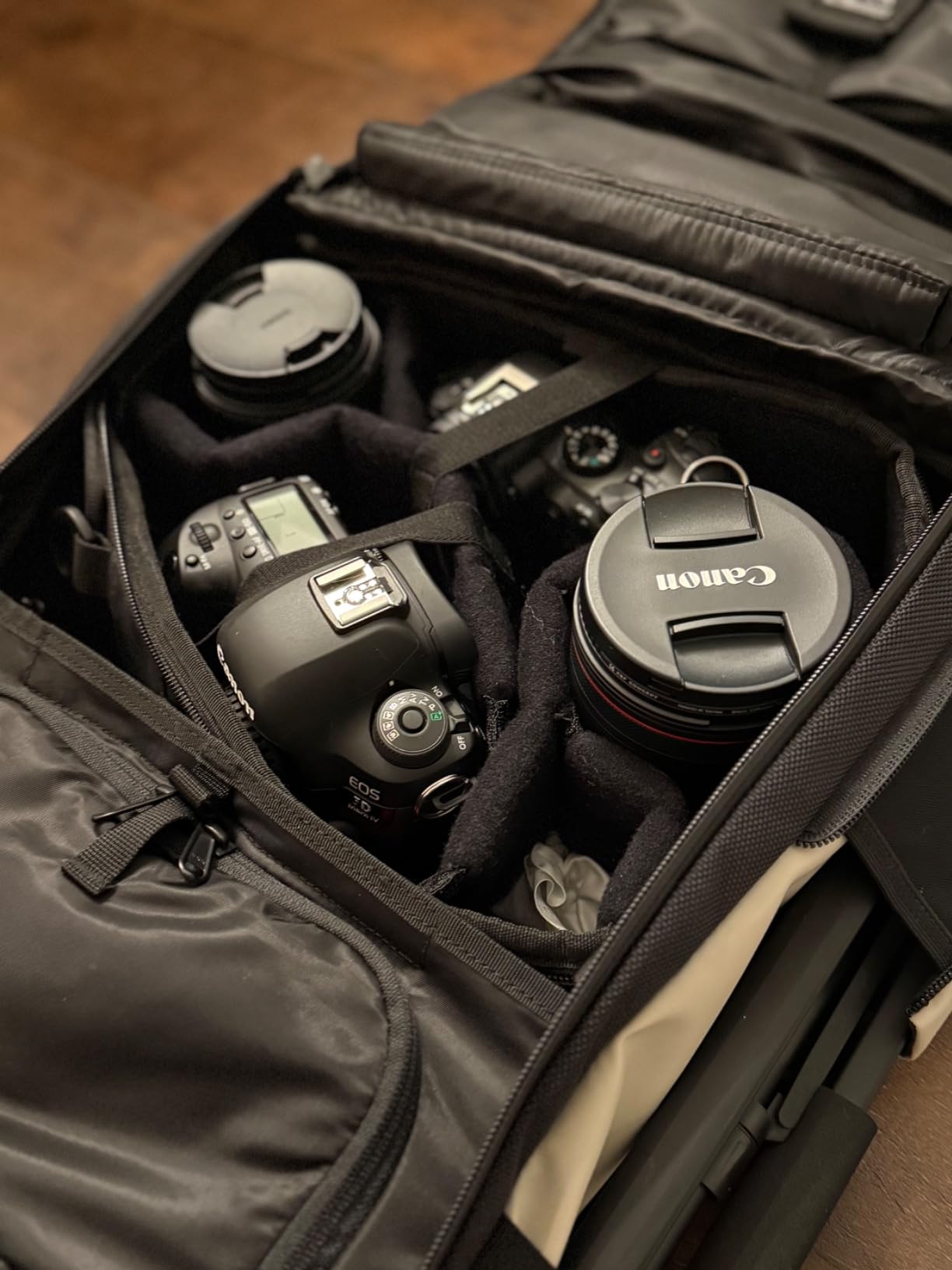 WANDRD PRVKE 21L Backpack: Weather-Resistant Travel & Camera Backpack with Laptop Sleeve, Quick Side Access, Clamshell Opening – Ideal Photography & Travel Bag (Wastach Green) Customer Review WANDRD PRVKE 21L Backpack: Weather-Resistant Travel & Camera Backpack with Laptop Sleeve, Quick Side Access, Clamshell Opening – Ideal Photography & Travel Bag (Wastach Green) - Customer Photo 2