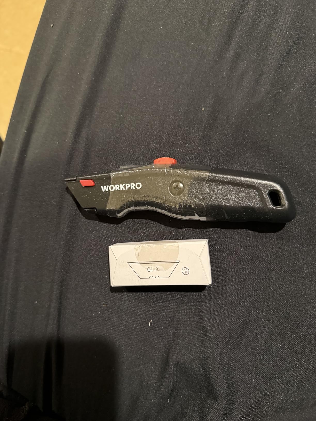 WORKPRO Premium Utility Knife, Retractable All Metal Heavy Duty Box Cutter, Quick Change Blade Razor Knife, with 10 Extra Blades - Customer Photo 2