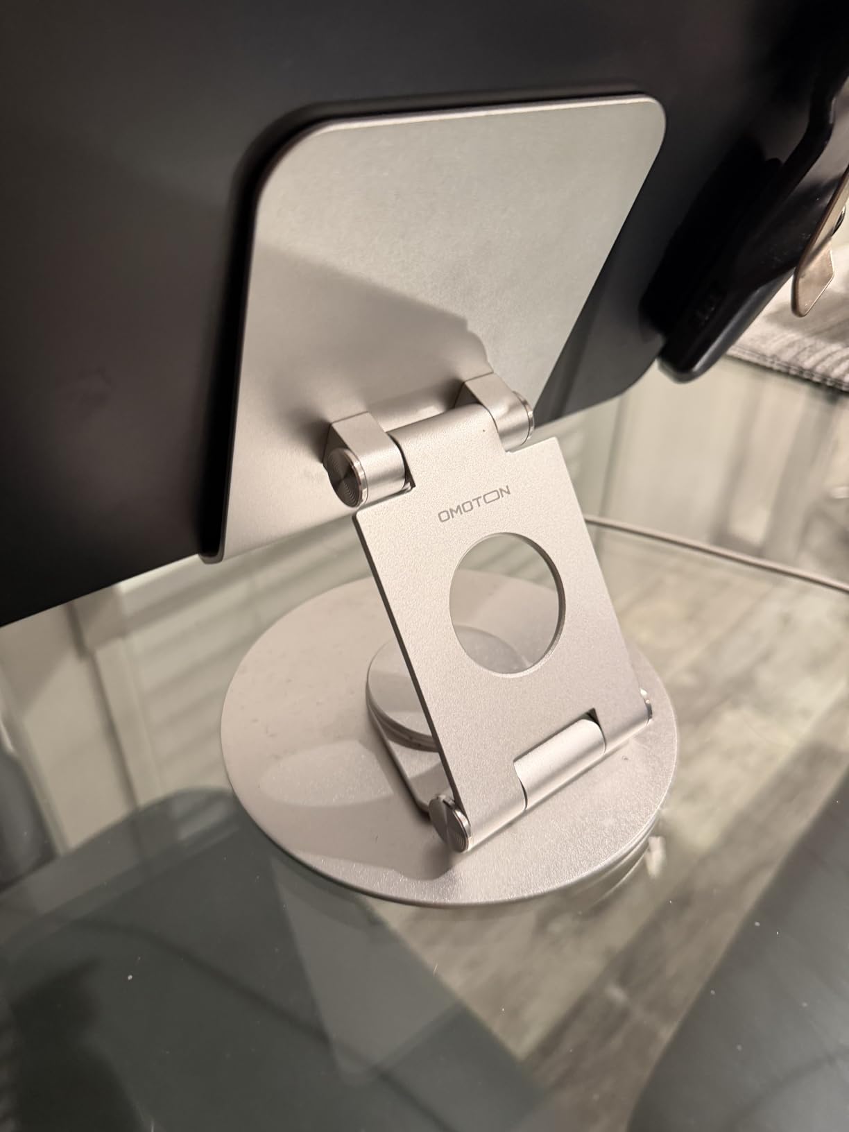 OMOTON T6 Swivel Tablet Stand for iPad with 360 Rotating Base, Foldable Adjustable Holder for Drawing, Compatible with iPad Pro/Air/Mini and More, Silver Customer Review OMOTON T6 Swivel Tablet Stand for iPad with 360 Rotating Base, Foldable Adjustable Holder for Drawing, Compatible with iPad Pro/Air/Mini and More, Silver - Customer Photo 1