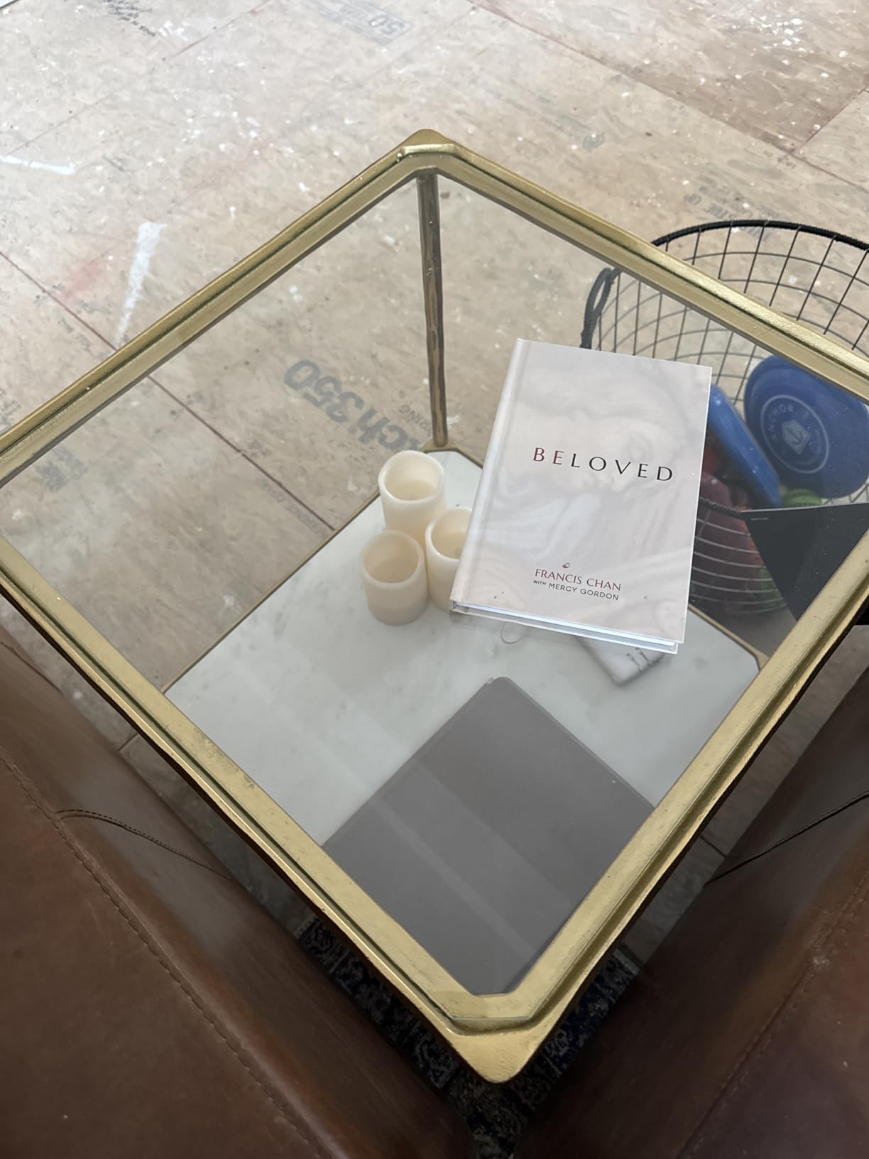Signature Design by Ashley Ryandale | Contemporary Accent Table – Glass Top, Aluminum Frame & Marble Shelf, Antique Brass Finish Customer Review Signature Design by Ashley Ryandale | Contemporary Accent Table – Glass Top, Aluminum Frame & Marble Shelf, Antique Brass Finish - Customer Photo 1