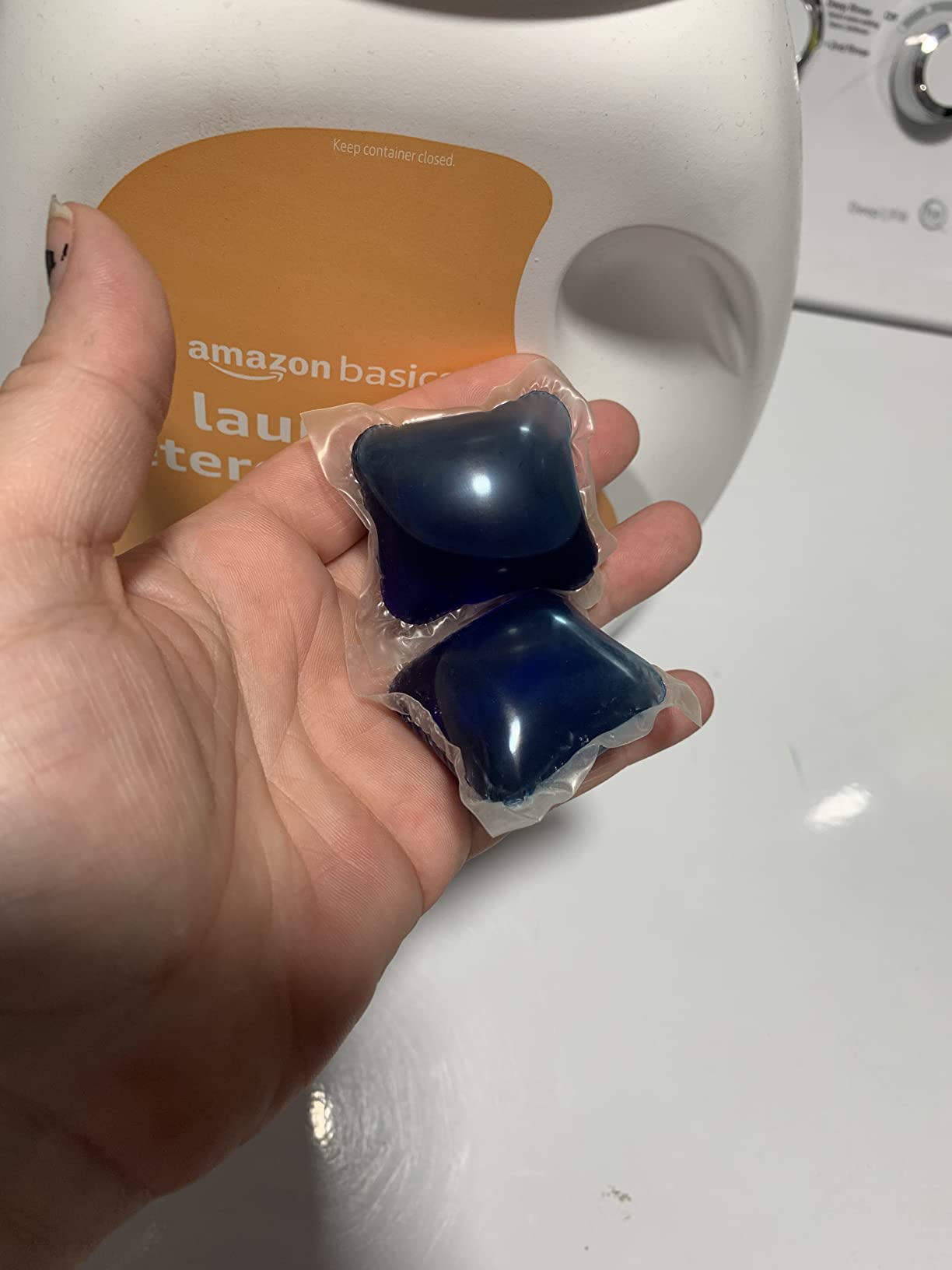 Amazon Basics Laundry Detergent Pacs, Lavender Scent, HE Compatible, Easy to Use Pre-Measured Pods, Clean Clothes, 120 Count (New Packaging) - Customer Photo 2