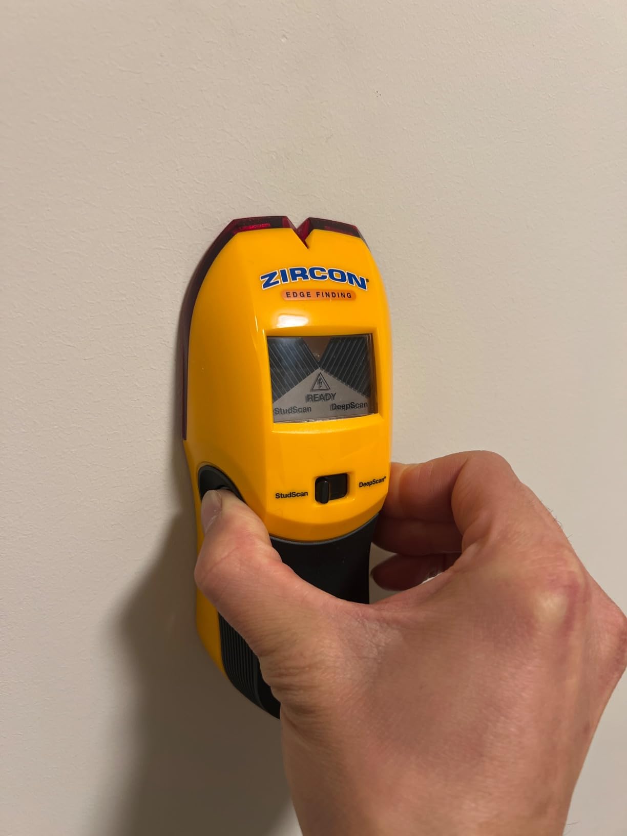 Zircon StudSensor A100 Stud Finder and Wall Scanner – Edge Locating Stud Detector with WireWarning AC Detection – Easy-to-Read Display and Ergonomic Grip for Home and Professional Use - Customer Photo 2
