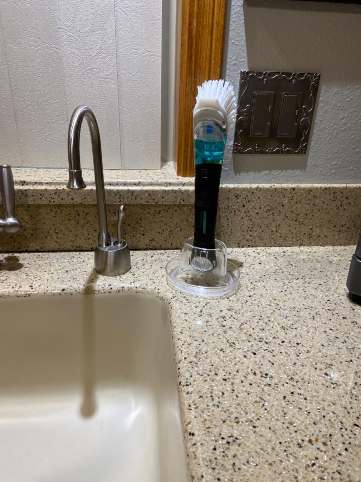 MR.SIGA Soap Dispensing Dish Brush Storage Set, Kitchen Brush with Holder for Pot Pan Sink Cleaning - Customer Photo 2
