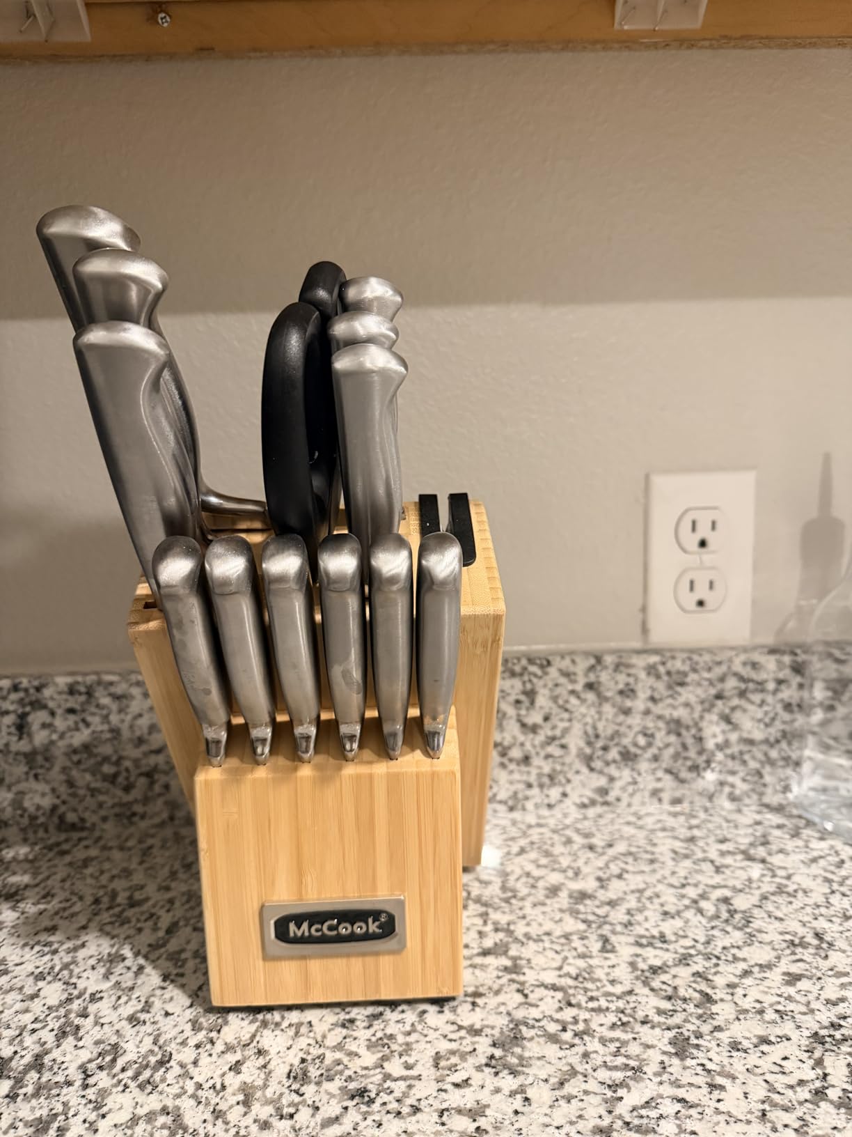 McCook Knife Sets, German Stainless Steel Knife Block Sets with Built-in Sharpener, 15 Piece Chef Knife and More, Razor Sharp, Restaurant Grade, Anti-Rust, Elegant Box for Gift customer photo 1