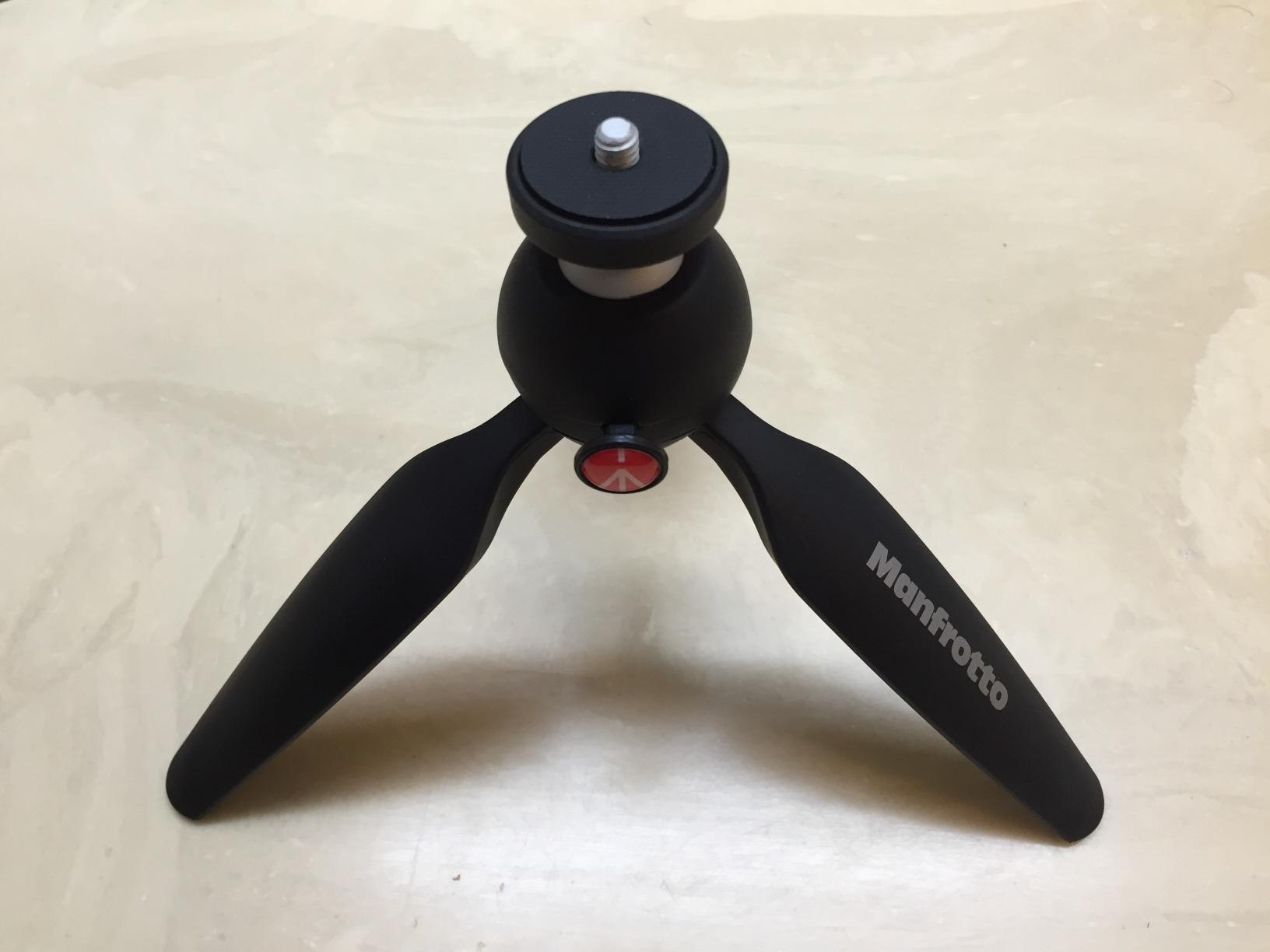 Manfrotto MTPIXIMII-B, PIXI Mini Tripod with Handgrip for Compact System Cameras, for DSLR, Mirrorless, Video, Made in Italy, Technopolymer and Aluminum, Black Customer Review Manfrotto MTPIXIMII-B, PIXI Mini Tripod with Handgrip for Compact System Cameras, for DSLR, Mirrorless, Video, Made in Italy, Technopolymer and Aluminum, Black - Customer Photo 3