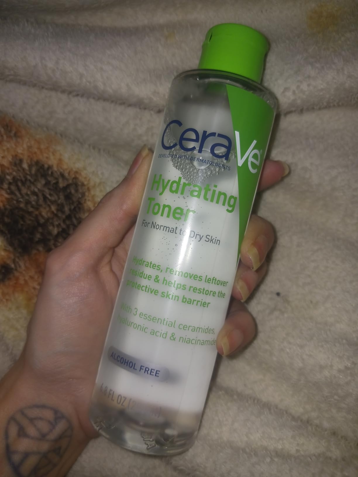 CeraVe Hydrating Toner for Face Non-Alcoholic with Hyaluronic Acid, Niacinamide, and Ceramides for Sensitive Dry Skin, Fragrance-Free Non Comedogenic, Full Size, 6.8 Fl Oz - Customer Photo 1