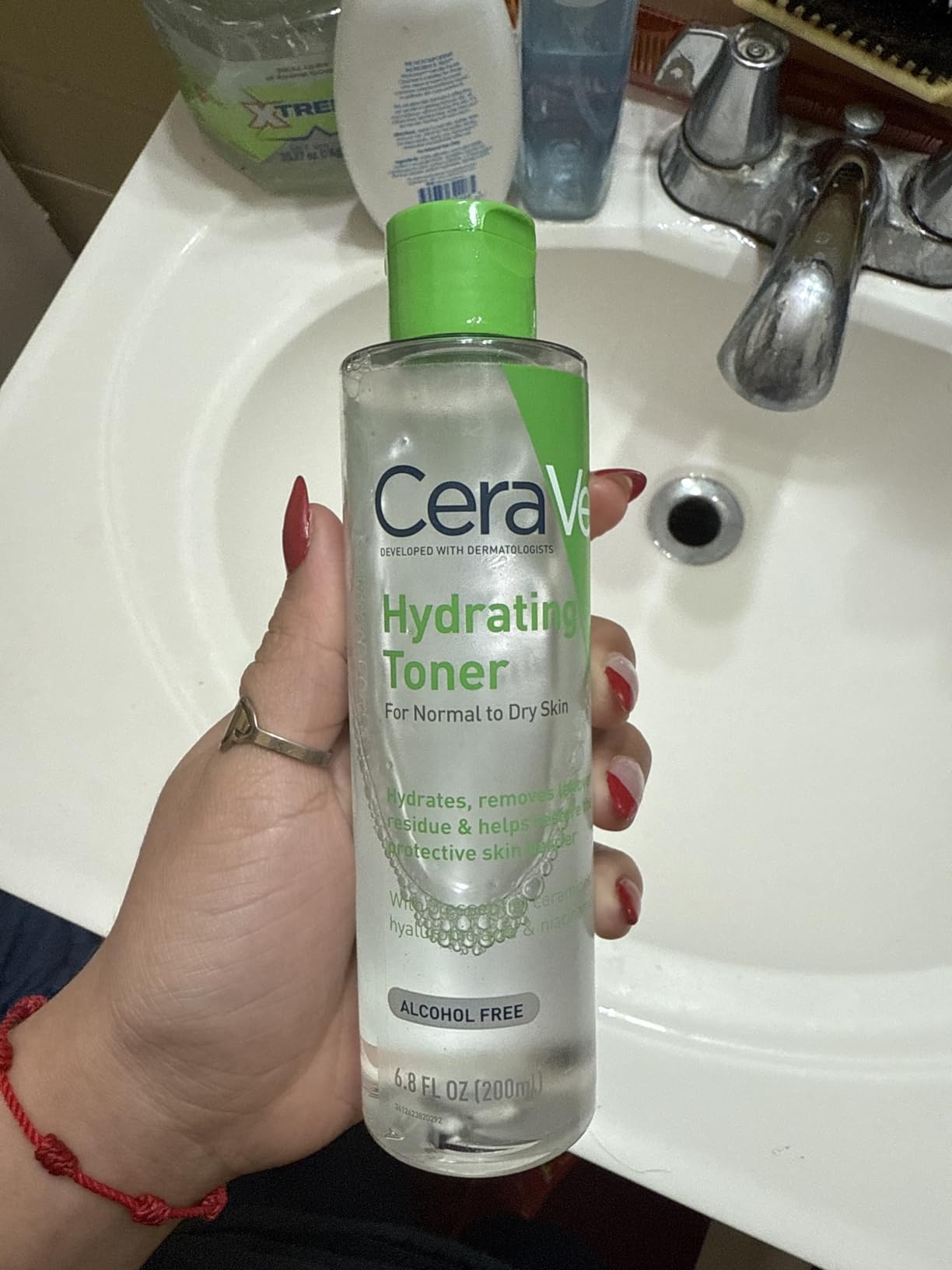 CeraVe Hydrating Toner for Face Non-Alcoholic with Hyaluronic Acid, Niacinamide, and Ceramides for Sensitive Dry Skin, Fragrance-Free Non Comedogenic, Full Size, 6.8 Fl Oz - Customer Photo 2