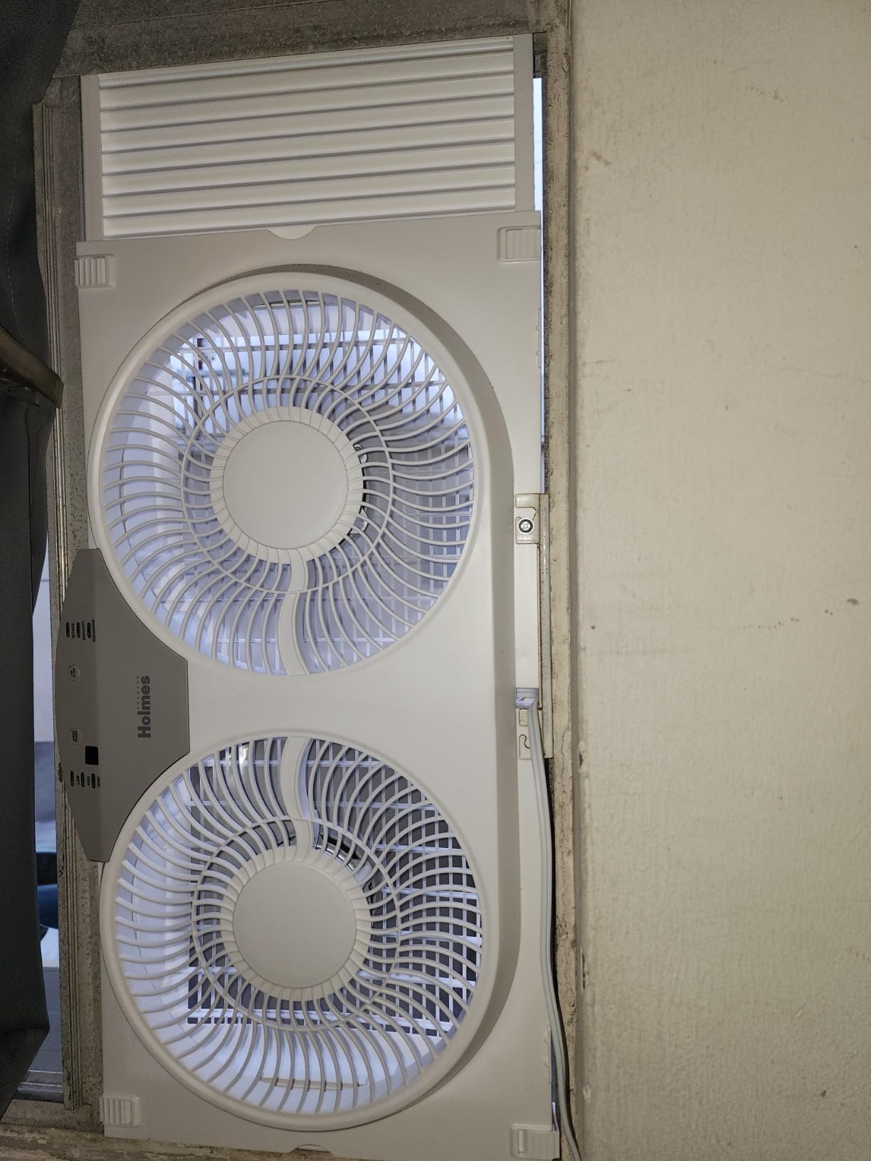 HOLMES Dual Blade Digital Window Fan with Programmable Thermostat Control, Dual 3 Blade Fans, 2 Speeds, Expandable Side Panel with Additional Extender Panels, White - Customer Photo 2