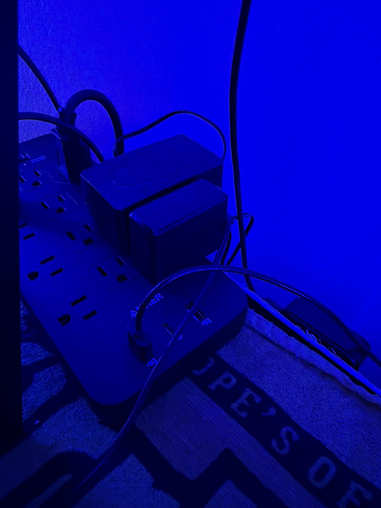 Anker Power Strip with 2100J Surge Protector, Outlet Extender, 5ft Extension Cord with Multiple Outlets, 12 AC, 2 USB A, 1 USB C Port for 20W customer photo 1