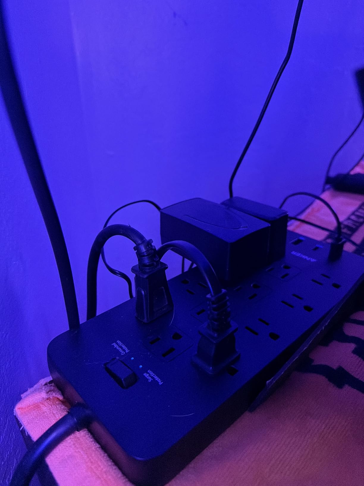 Anker Power Strip with 2100J Surge Protector, Outlet Extender, 5ft Extension Cord with Multiple Outlets, 12 AC, 2 USB A, 1 USB C Port for 20W customer photo 2