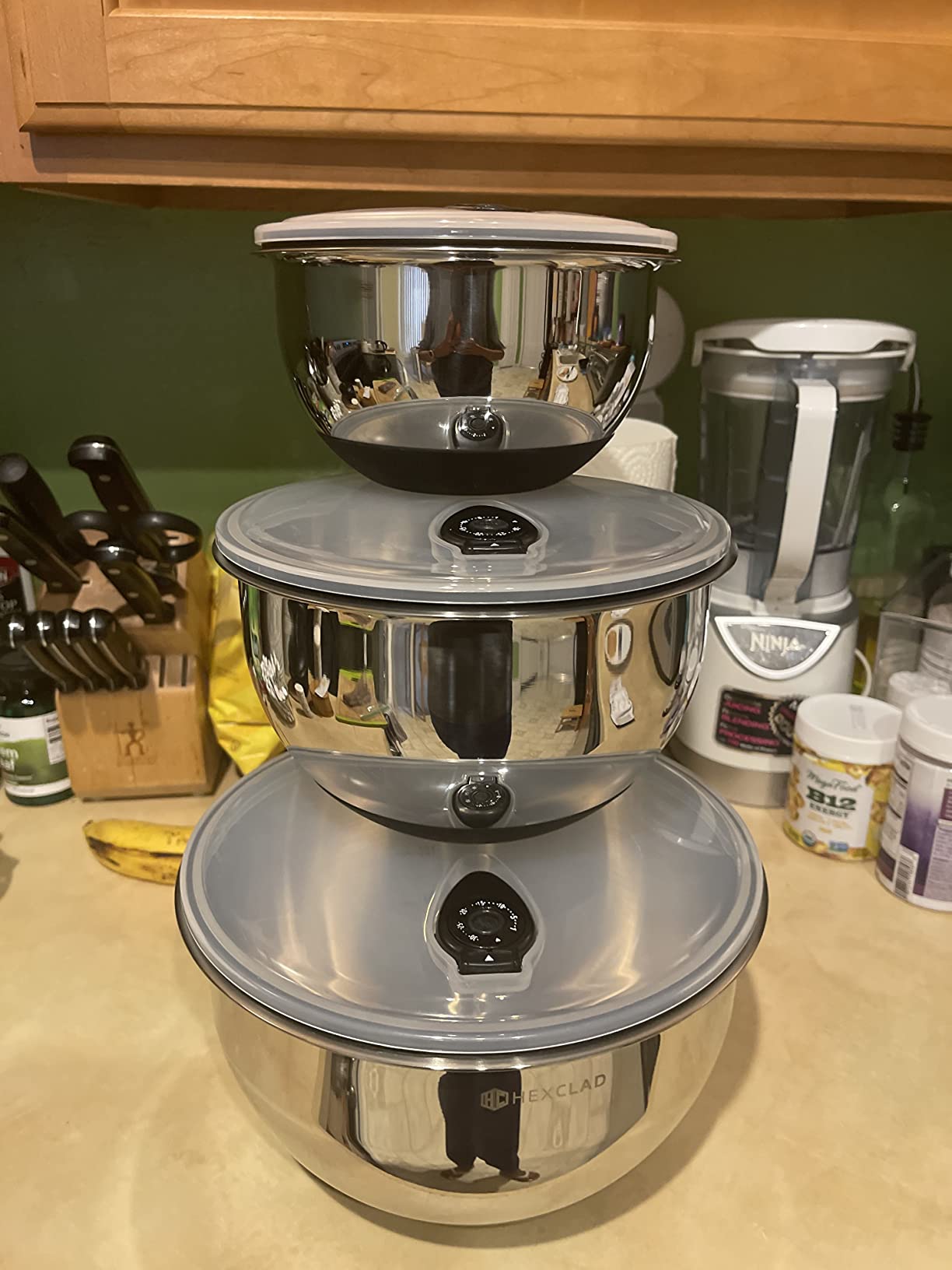 HexClad Stainless Steel Mixing Bowl Set, 3-Piece with Vacuum Seal Lids and Non-Slip Base, 1.3,3 and 5 Quarts - Customer Photo 2