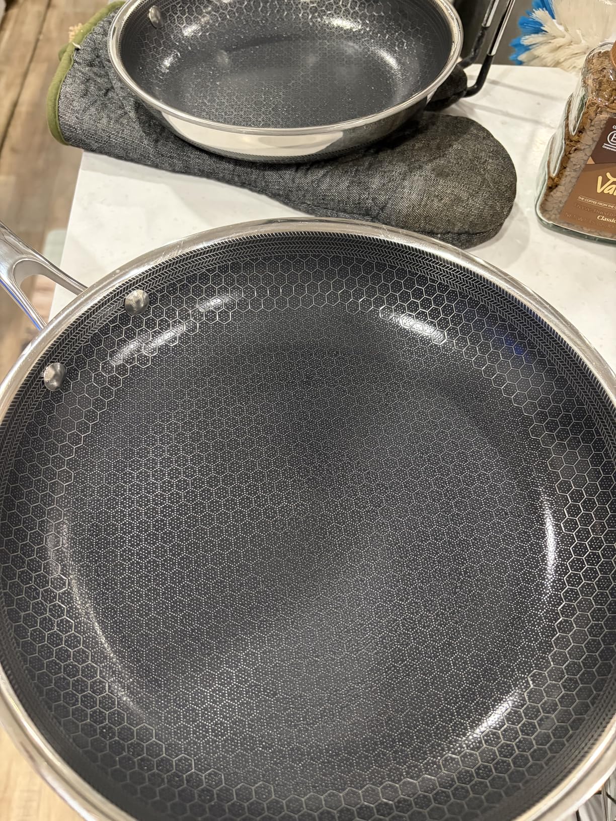 HexClad Hybrid Nonstick 6-Piece Fry Pan Set, 8, 10, and 12-Inch Frying Pans with Tempered Glass Lids customer photo 1
