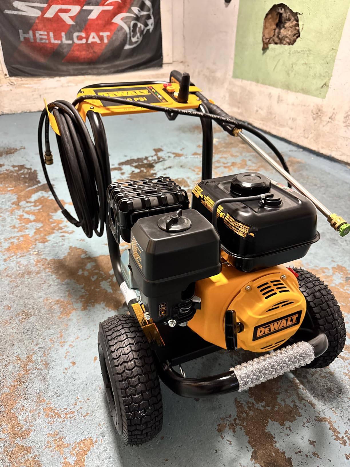 DeWalt 3300 PSI Gas Pressure Washer, 5 Nozzles, Spray Gun, Wand, 25-ft. Hose, DXPW3300-S, 49-State customer photo 1