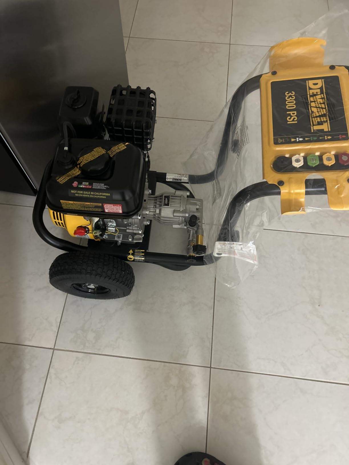 DeWalt 3300 PSI Gas Pressure Washer, 5 Nozzles, Spray Gun, Wand, 25-ft. Hose, DXPW3300-S, 49-State customer photo 2