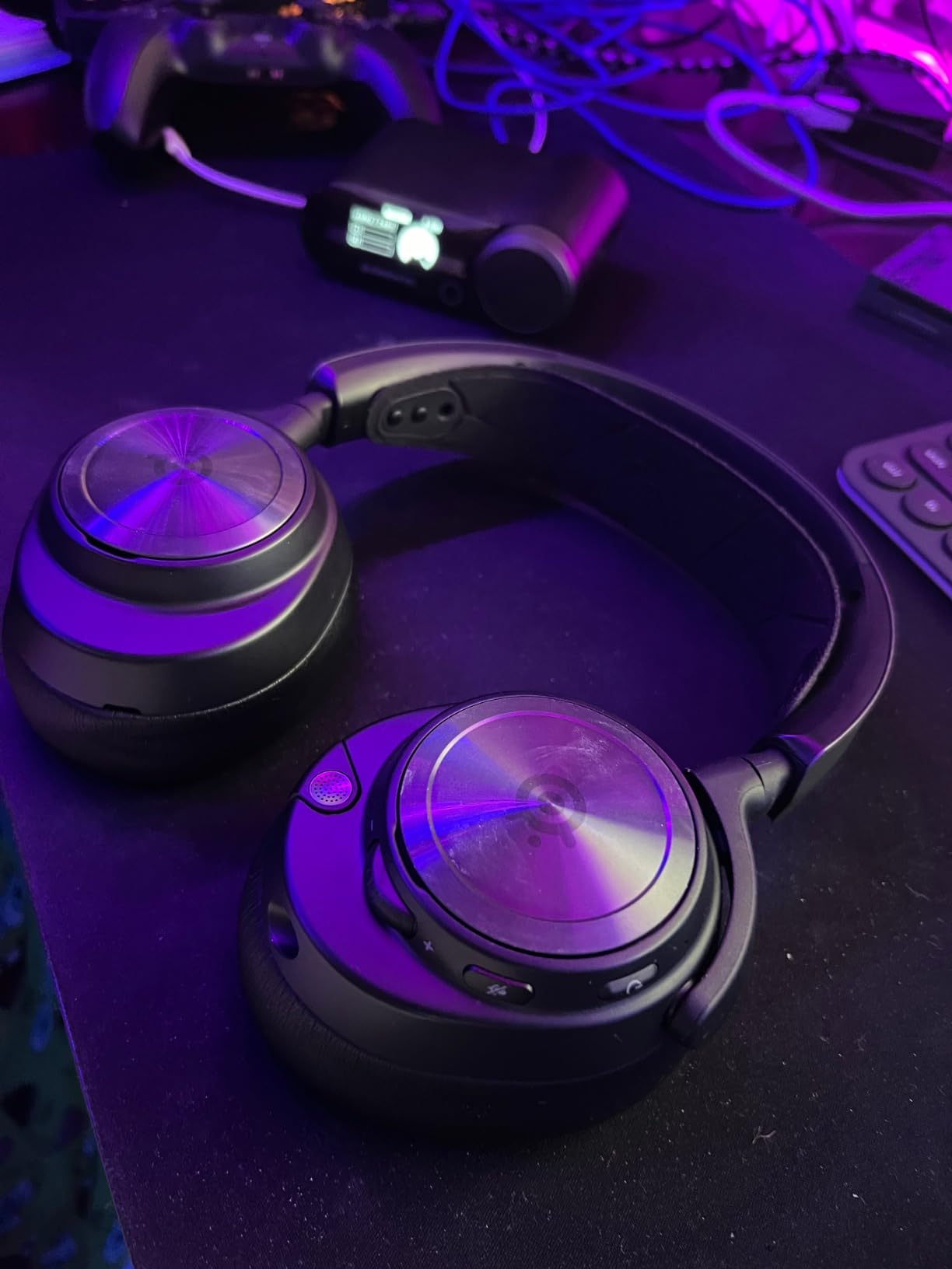 SteelSeries Arctis Nova Pro Wireless Xbox Multi-System Gaming Headset - Premium Hi-Fi Drivers - Active Noise Cancellation Infinity Power System - Stealth Mic - Xbox, PC, PS5, PS4, Switch, Mobile - Customer Photo 2