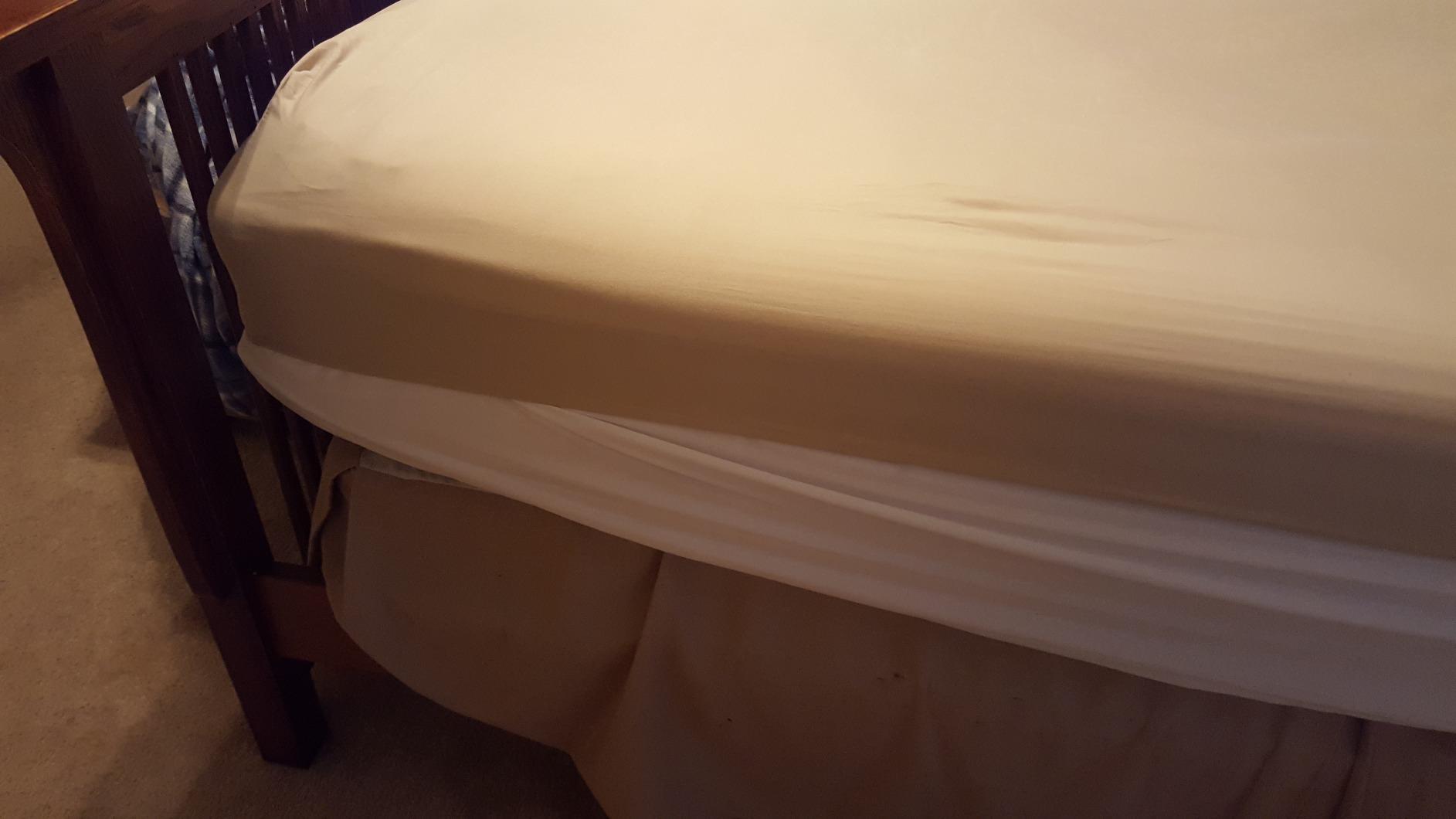 Cosy House Collection 100% Rayon Derived from Bamboo Bed Sheet Set - Cooling, Breathable, Silky Soft 4-Piece Deep Pocket Bedding Set (Queen, White) Customer Review Cosy House Collection 100% Rayon Derived from Bamboo Bed Sheet Set - Cooling, Breathable, Silky Soft 4-Piece Deep Pocket Bedding Set (Queen, White) - Customer Photo 1