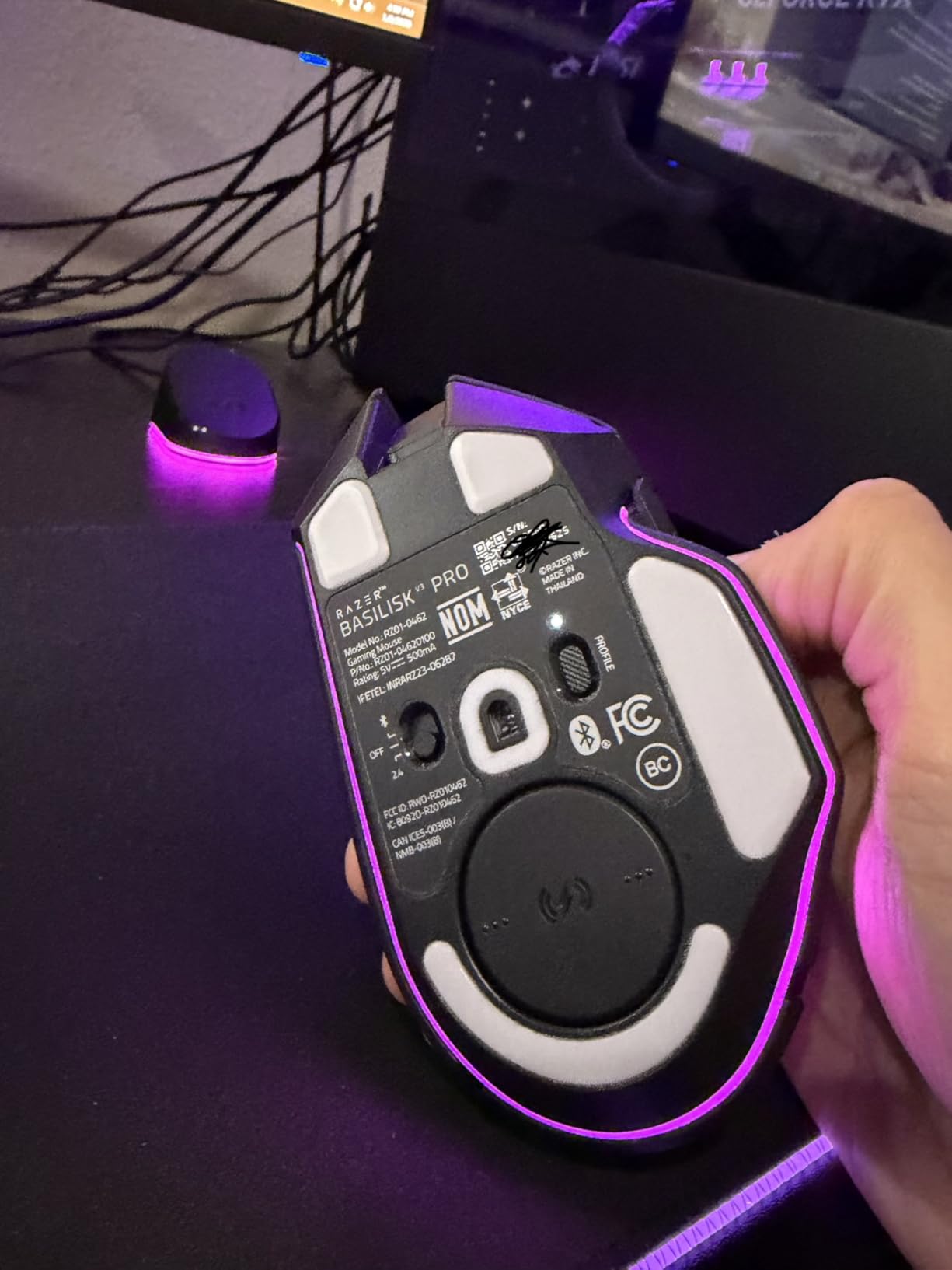 Razer Basilisk V3 Pro Wireless Gaming Mouse: HyperScroll Tilt Wheel - 30K DPI Optical Sensor - Gen-3 Optical Switches - 13-Zone Chroma RGB - 13 Programmable Controls - 3 Connection Modes - Black customer photo 2