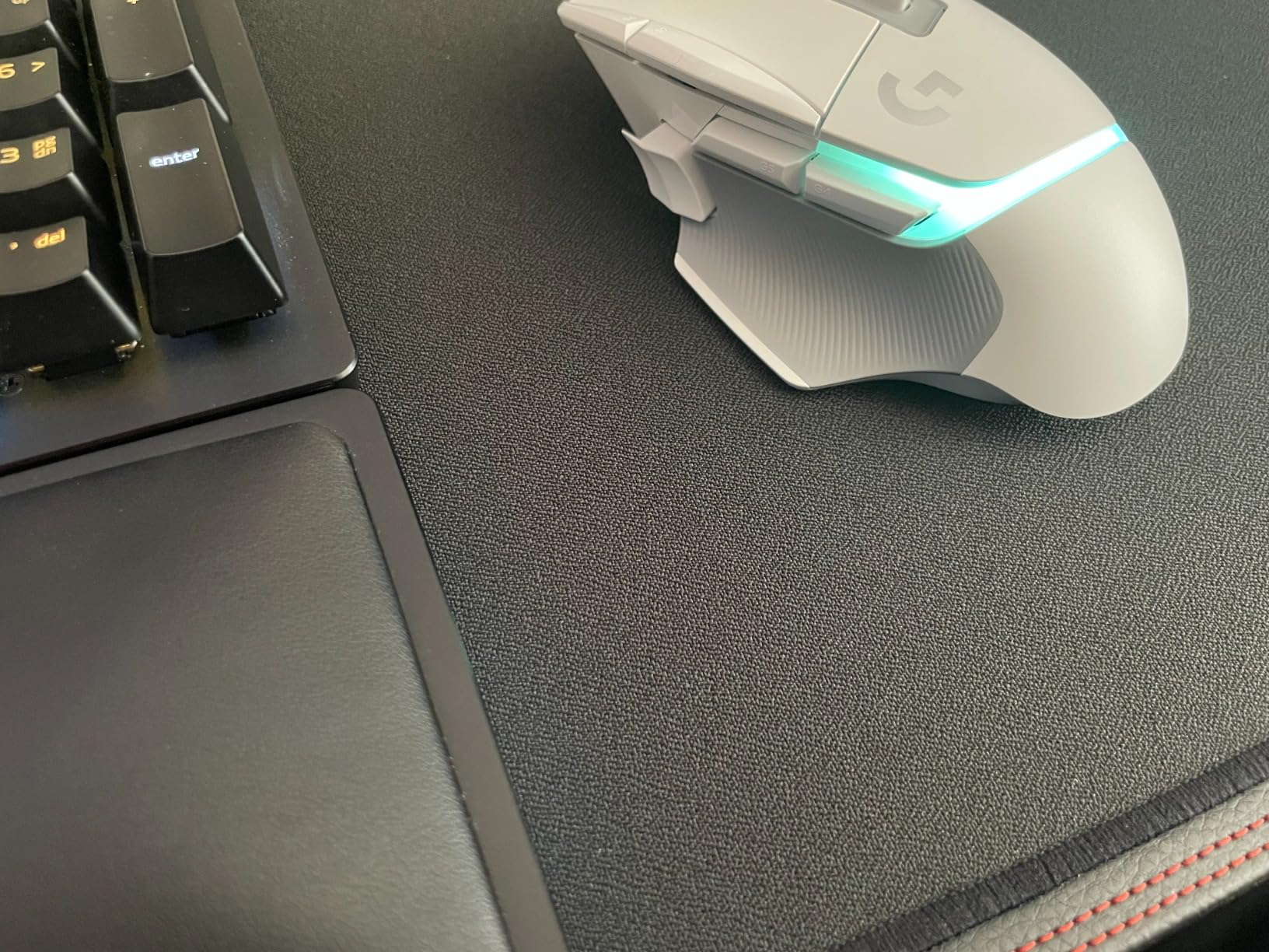 Razer Strider Chroma Hybrid Gaming Mouse Mat with Razer Chroma RGB: Hybrid Soft/Hard Mat - 19 Razer Chroma RGB Lighting Zones - Warp and Water-Resistant - Anti-Slip Base - Seamless Edges XXLarge - Customer Photo 2
