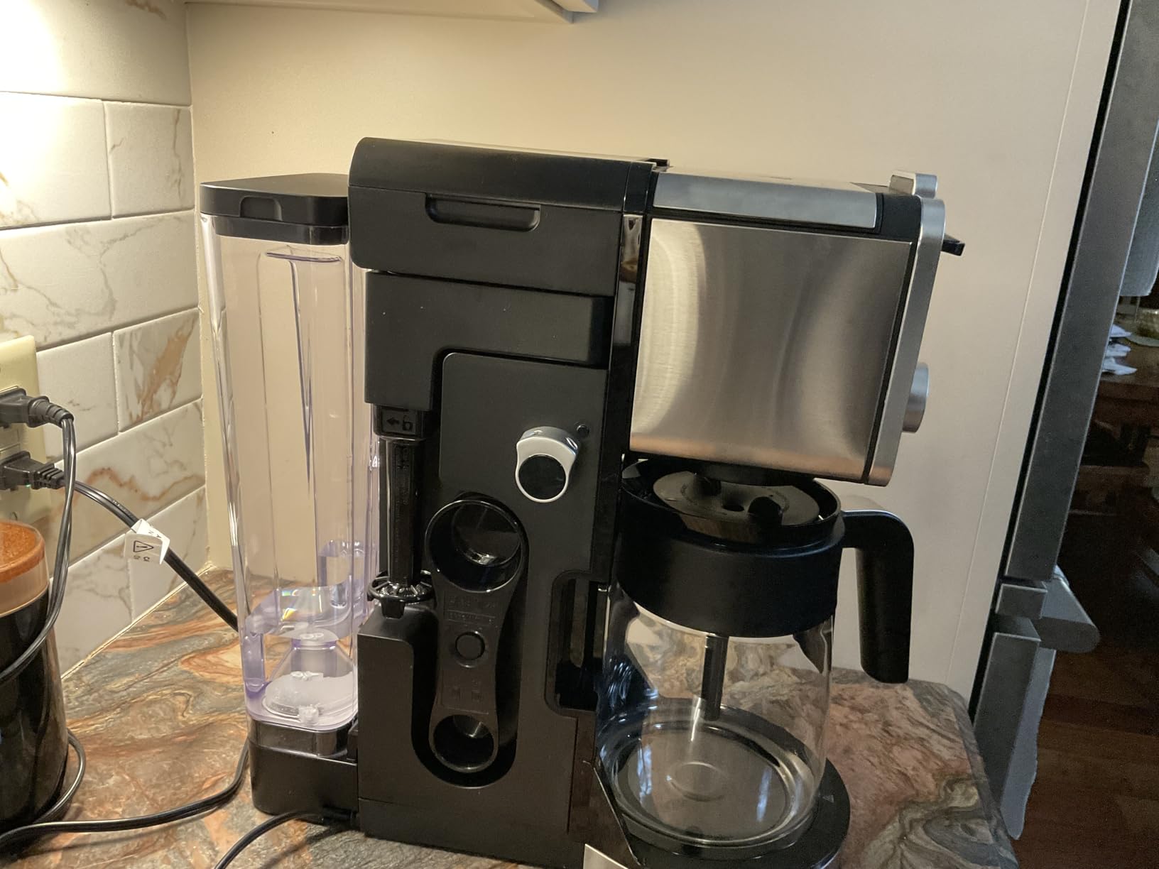 Ninja Hot and Iced Coffee Maker, Single Serve Coffee Maker and Drip Coffee Machine, DualBrew Pro Specialty 12-Cup with K-Cup Combo, Includes Permanent Filter, CFP307 - Customer Photo 2