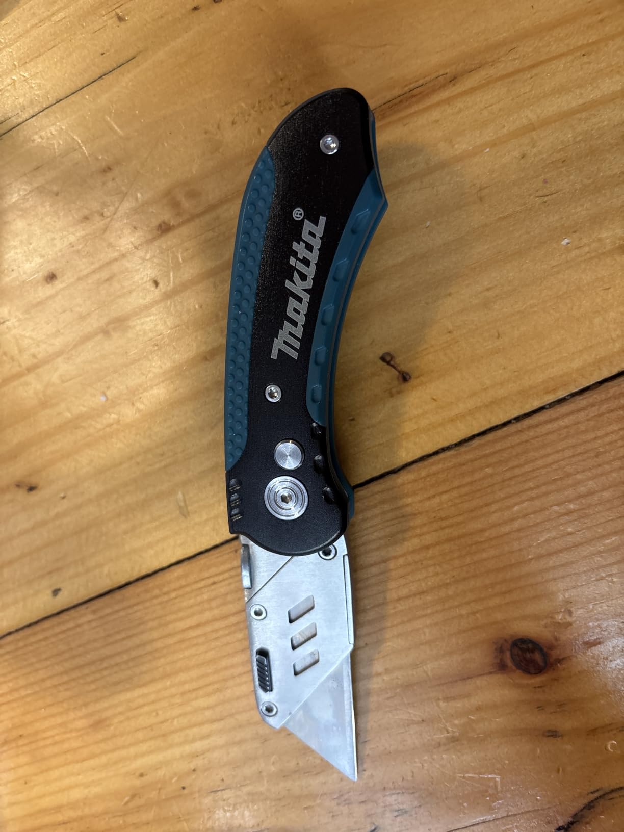 Quick Change Folding Utility Knife with 10 Blades customer photo 1