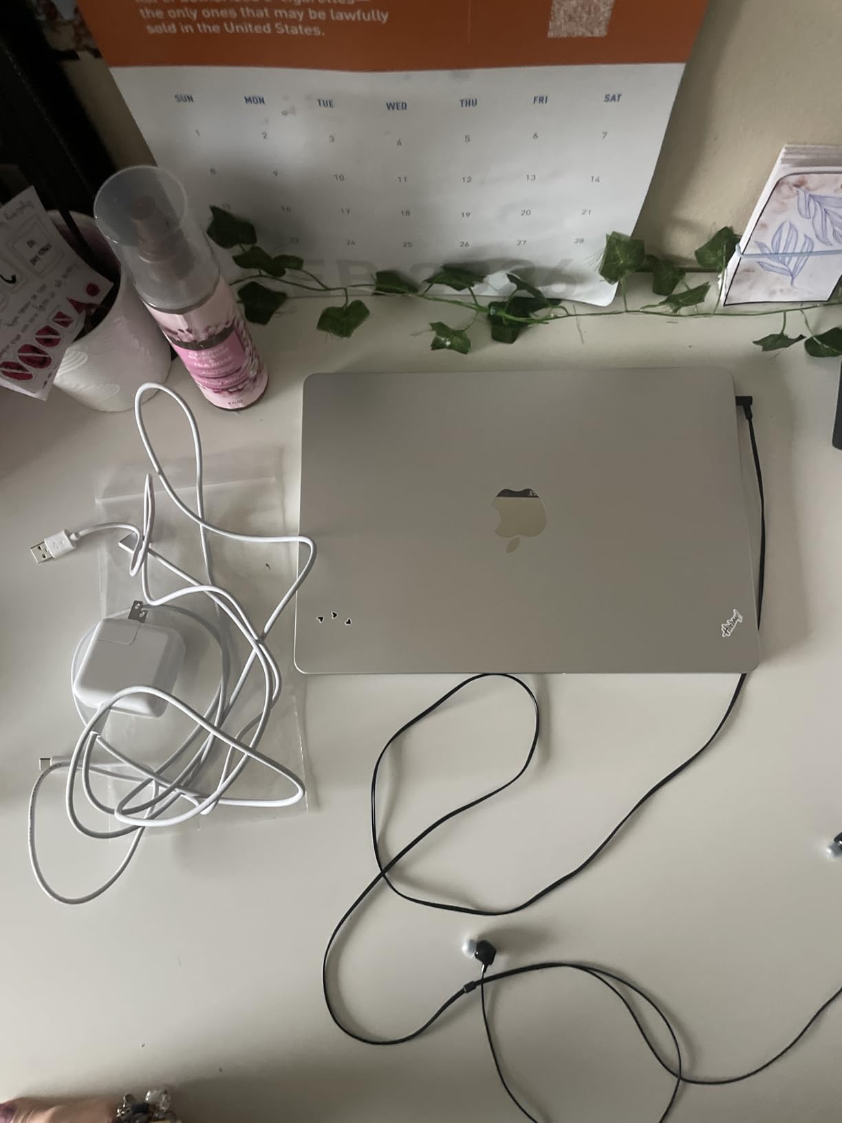 Apple 2022 MacBook Air with Apple M2 Chip, 13-inch, 8GB RAM, 256GB SSD Storage - Space Gray (Renewed) customer photo 1